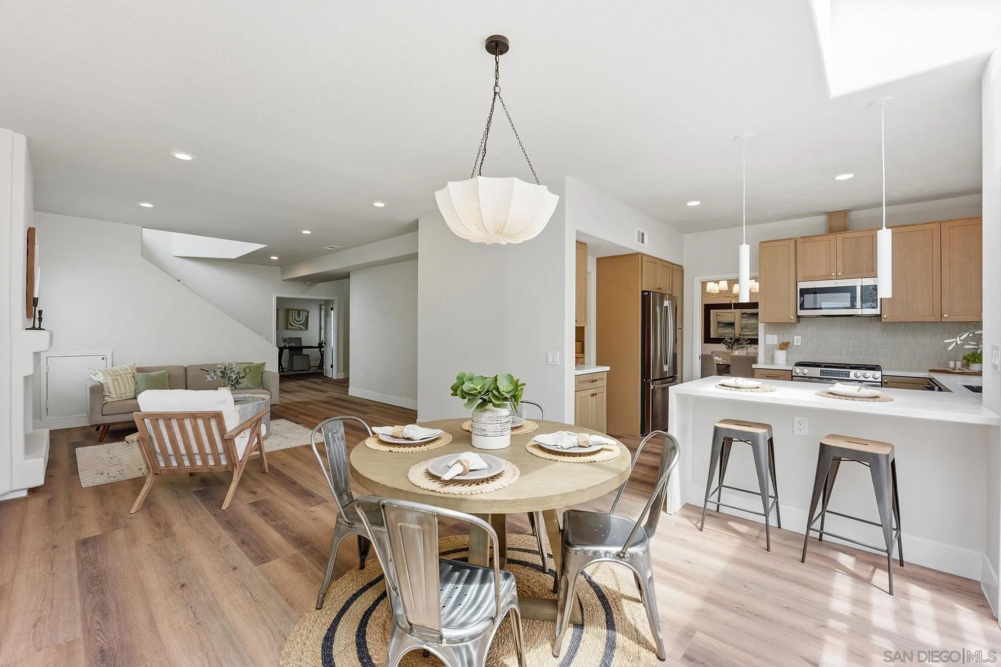 https://cdn.realtyfeed.com/cdn/127/260023408/d14ae2f35a8231bbfeee0654d92e9e23.webp
