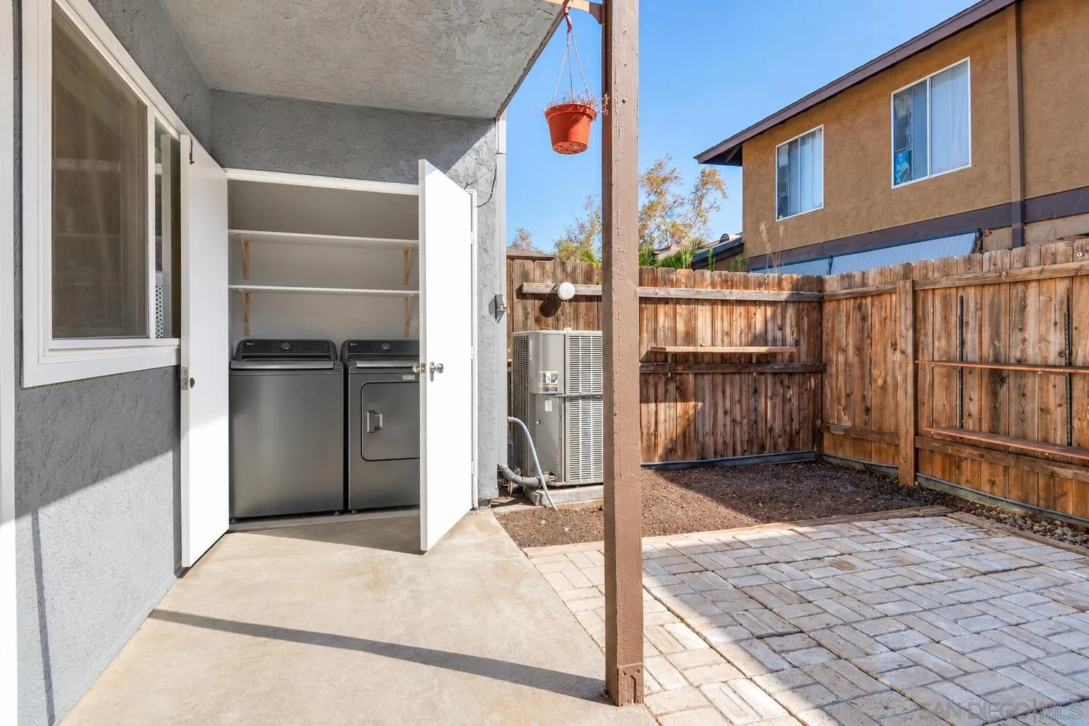 https://cdn.realtyfeed.com/cdn/127/260023412/1a9e62b3e13ab63483d8a8f30066ccc0.webp