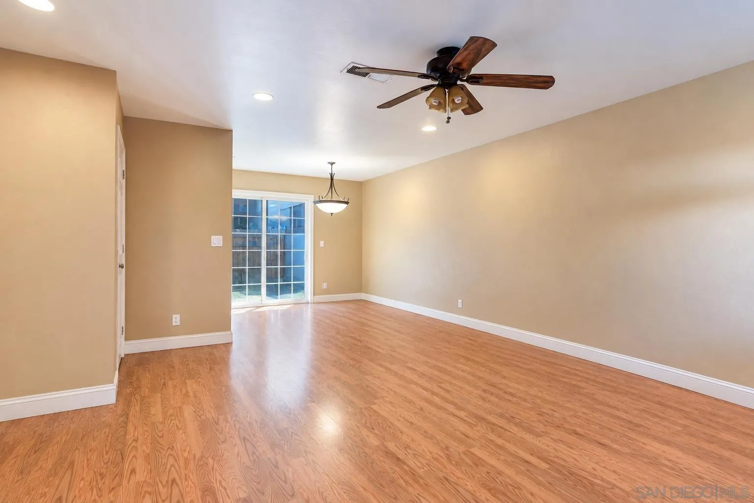 https://cdn.realtyfeed.com/cdn/127/260023412/27520c03a7fc4676b5c9165928a36e46.webp