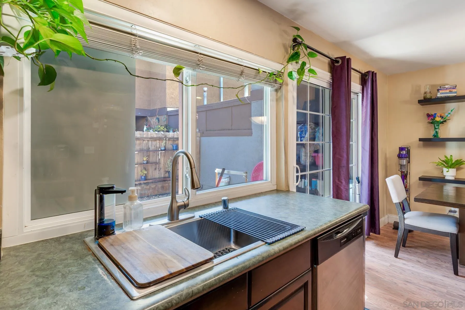 https://cdn.realtyfeed.com/cdn/127/260023412/4e165eb750eb20a043379f9769933d05.webp