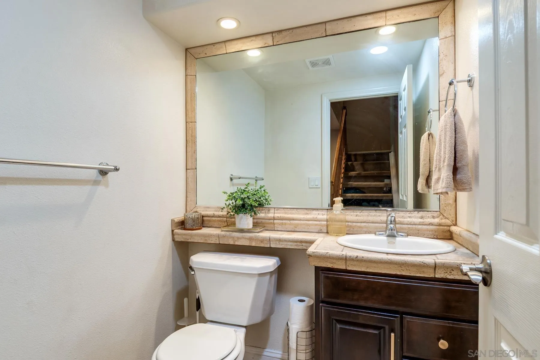 https://cdn.realtyfeed.com/cdn/127/260023412/8cafb899aba26fadf8b7b3393297428b.webp