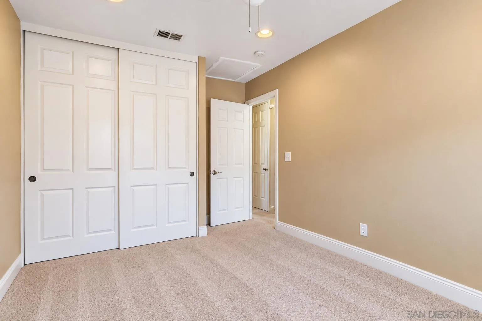 https://cdn.realtyfeed.com/cdn/127/260023412/ab4cfaaba9662096e1788c84b7418cda.webp