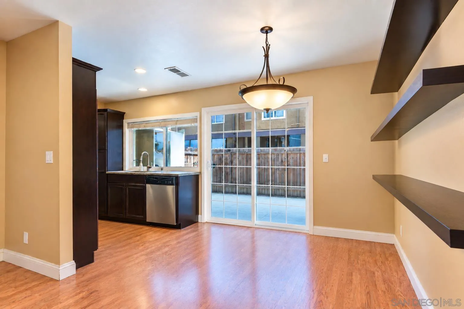 https://cdn.realtyfeed.com/cdn/127/260023412/bd513321d705cf1f7063c5e3c06f6ea2.webp