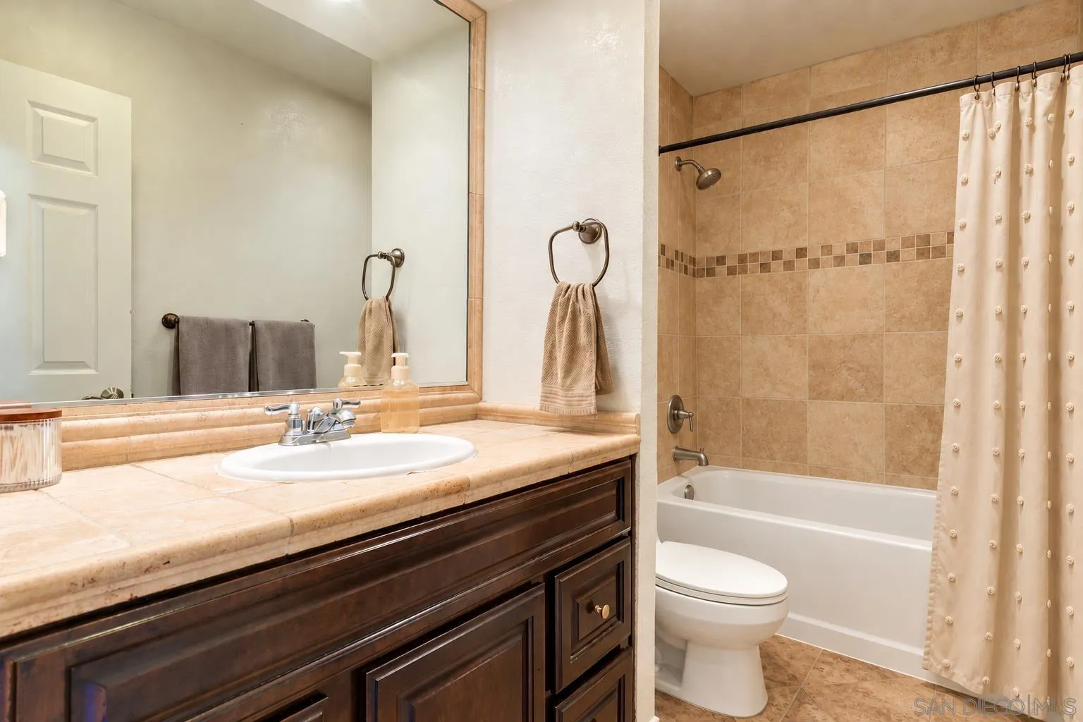 https://cdn.realtyfeed.com/cdn/127/260023412/c0e0f4c6e3bba61687d141c56560e4b5.webp