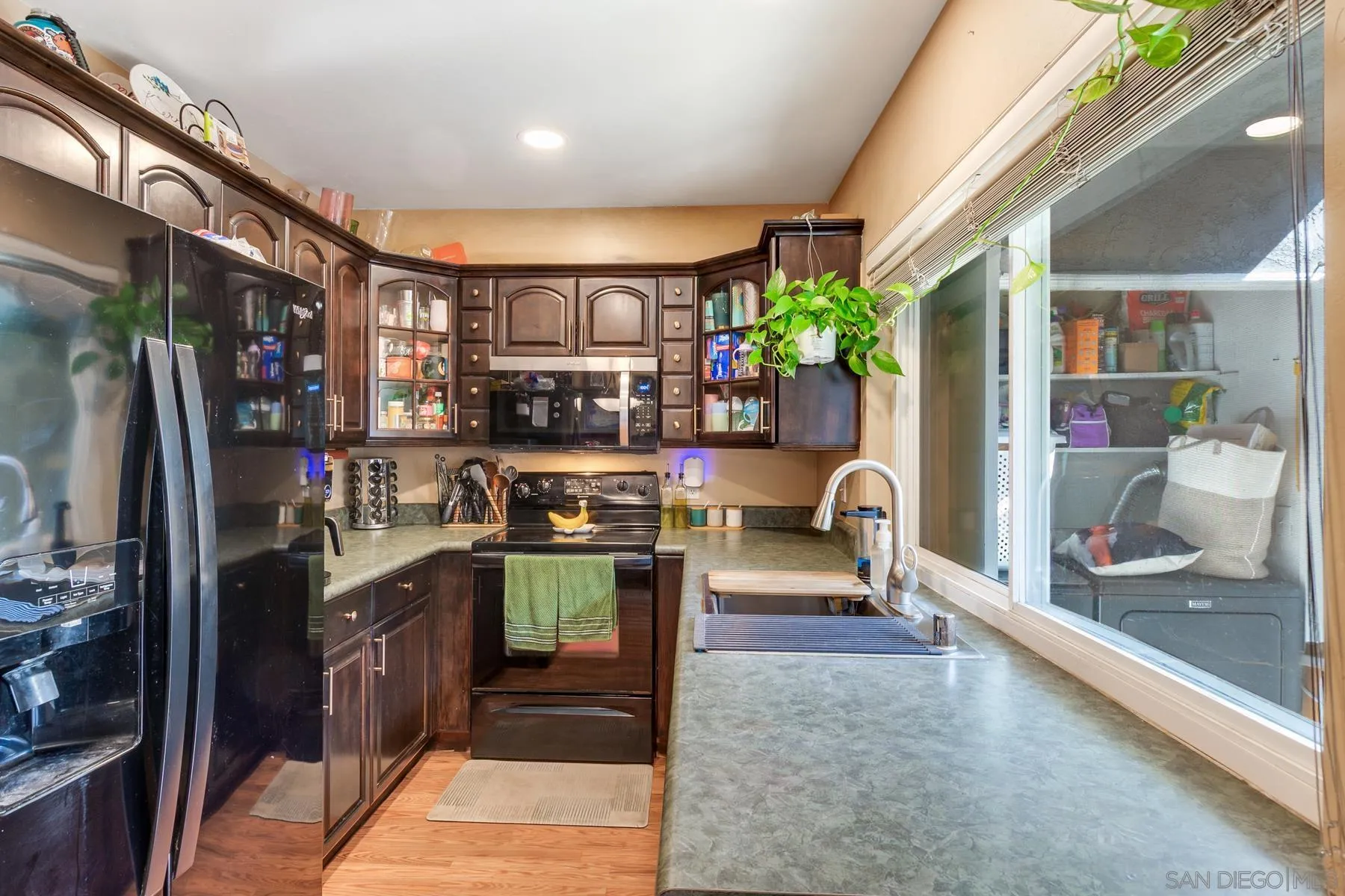 https://cdn.realtyfeed.com/cdn/127/260023412/c8bab94eedb529ca9115dd77bfc256d6.webp
