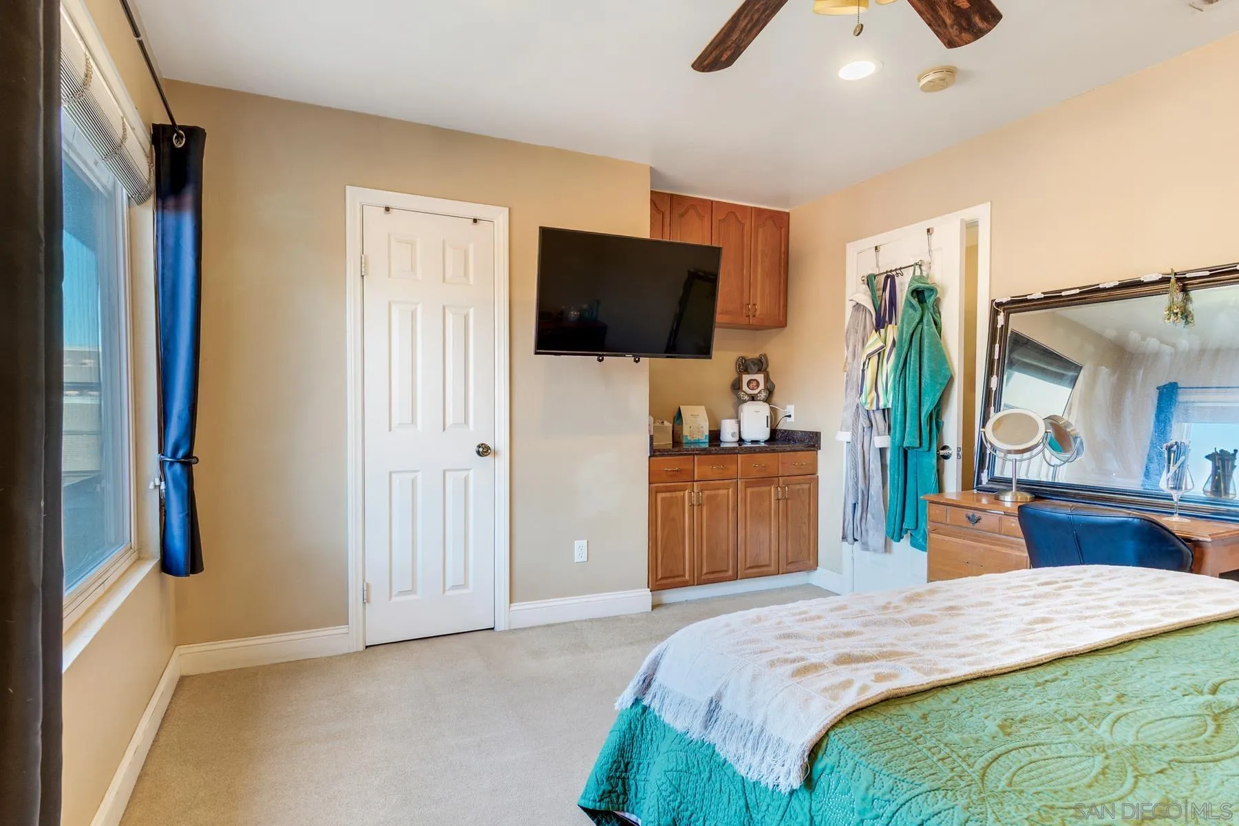https://cdn.realtyfeed.com/cdn/127/260023412/d2a328c4d86bf2fee8b92abf0bbdb703.webp
