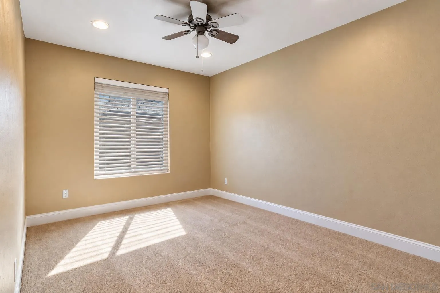 https://cdn.realtyfeed.com/cdn/127/260023412/d522354cc33f049b41ff09a611ac2deb.webp