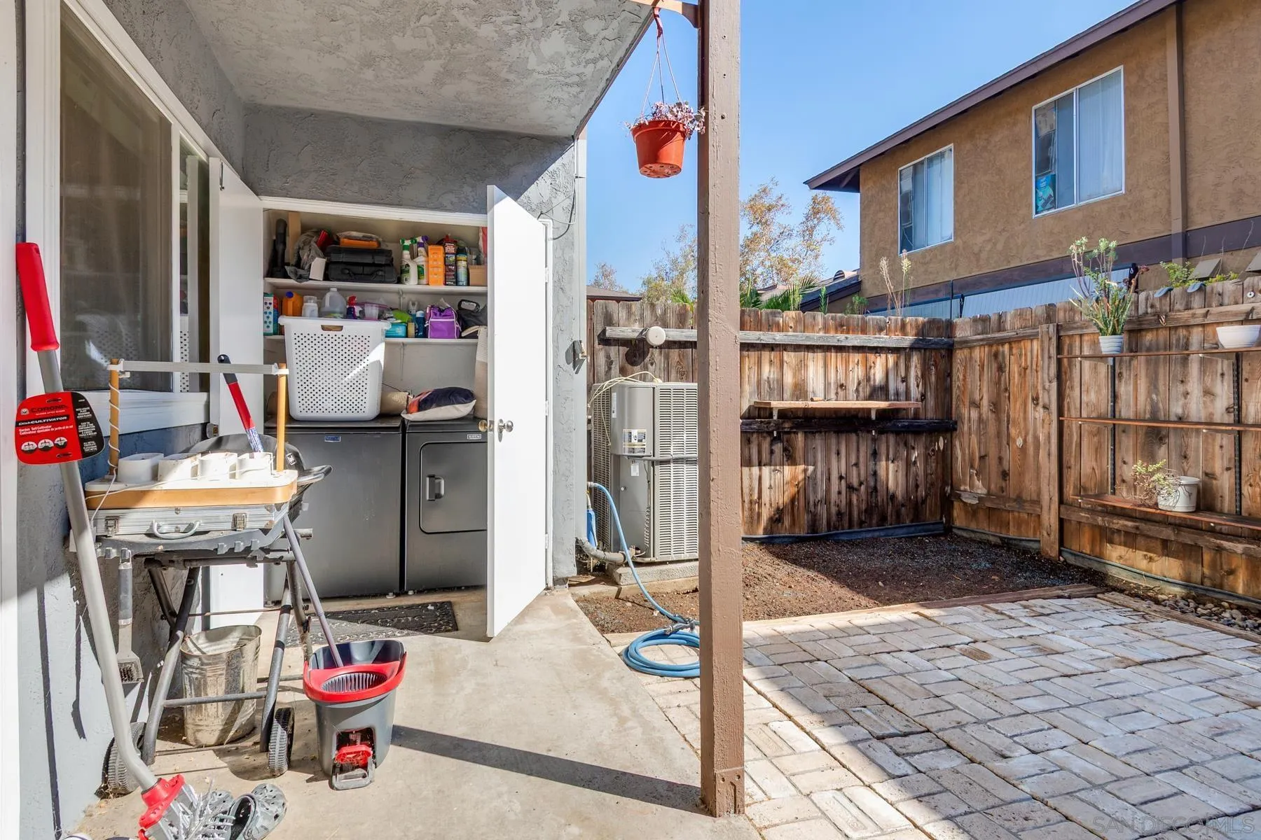 https://cdn.realtyfeed.com/cdn/127/260023412/e109004d609bcc00662e3756264db7c2.webp