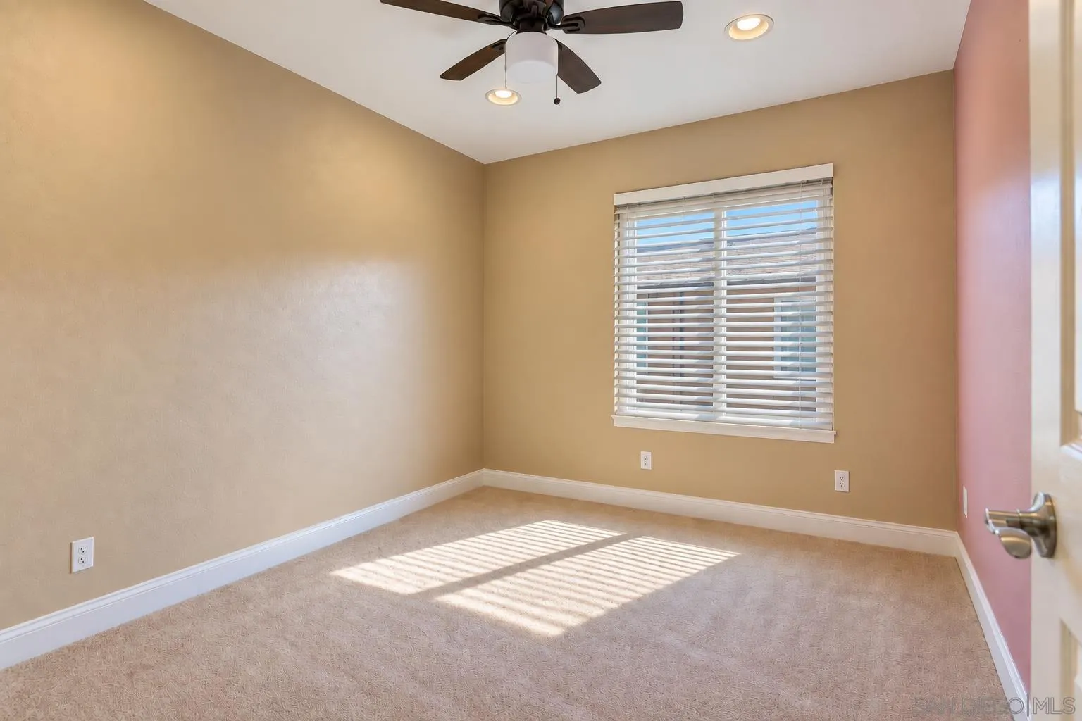 https://cdn.realtyfeed.com/cdn/127/260023412/f27f65260e8ea1af631e917ffc6cadfc.webp