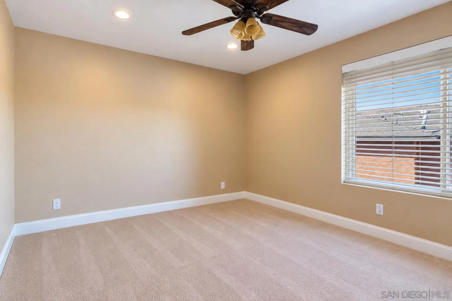 https://cdn.realtyfeed.com/cdn/127/260023412/f39546ccd3a54f16dd78f6e7a509426e.webp