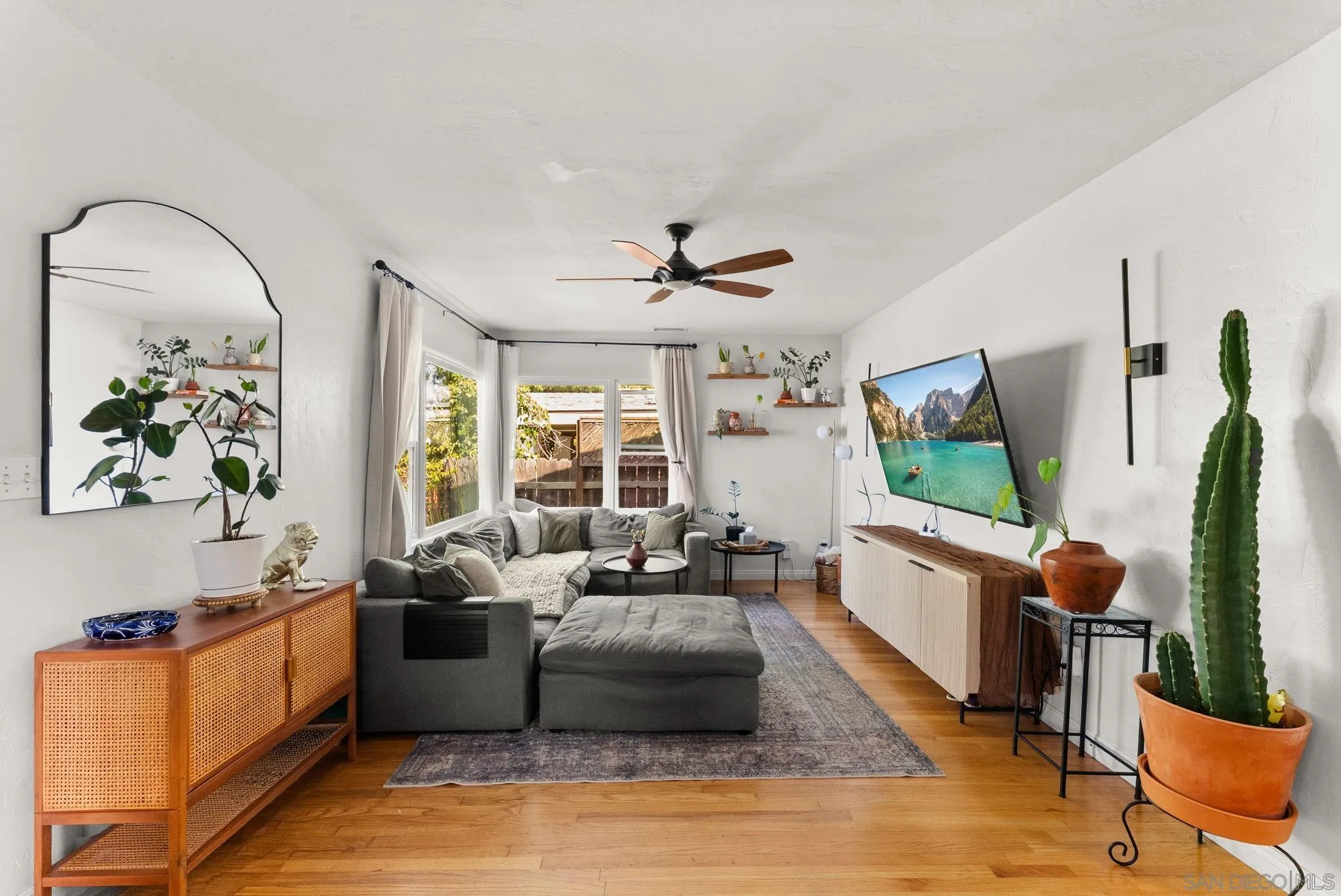 https://cdn.realtyfeed.com/cdn/127/260023415/852c90e57fa40a2dcc450d449587cb5d.webp
