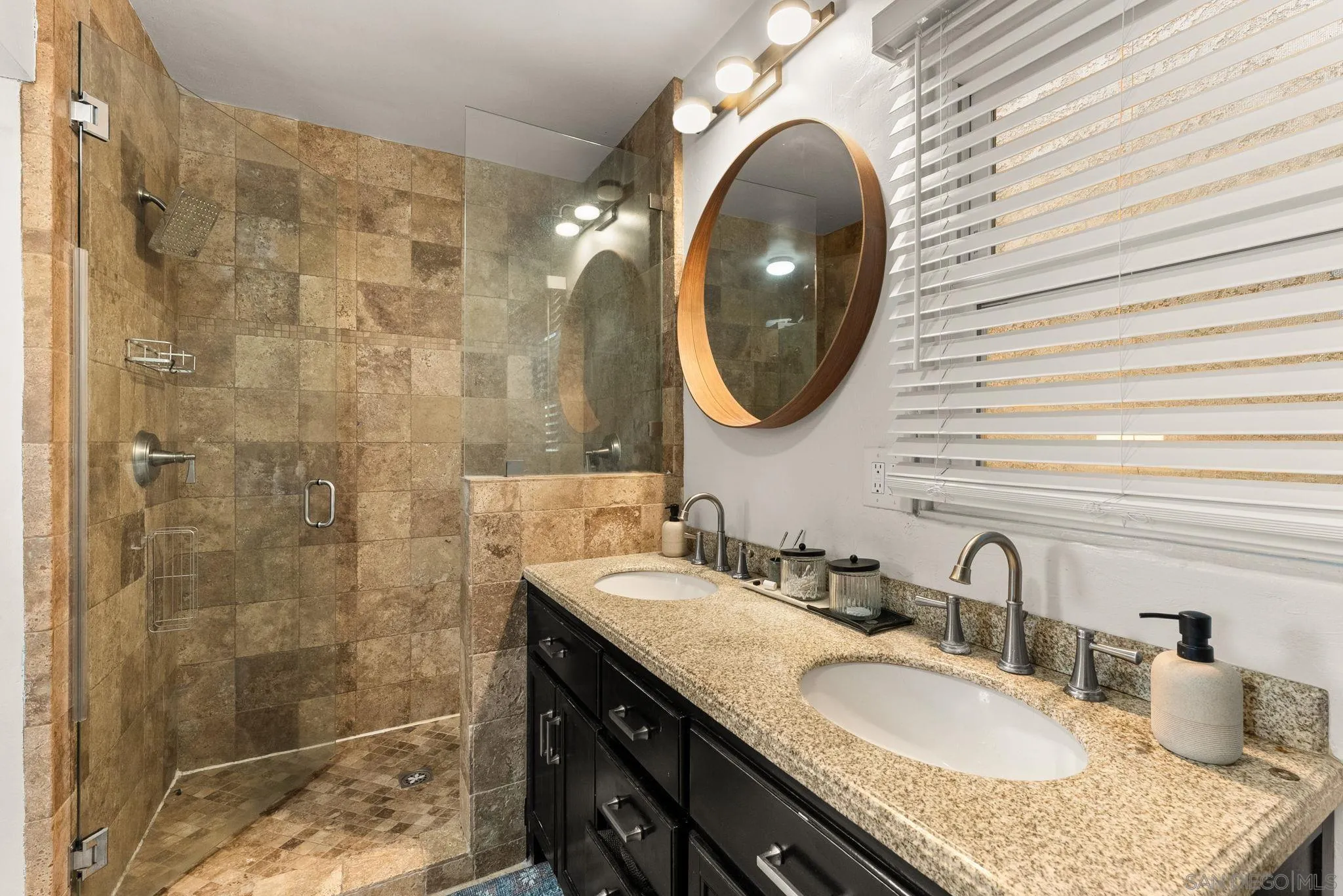 https://cdn.realtyfeed.com/cdn/127/260023415/8b26659ae2da381d1292ac78c4c7f7df.webp