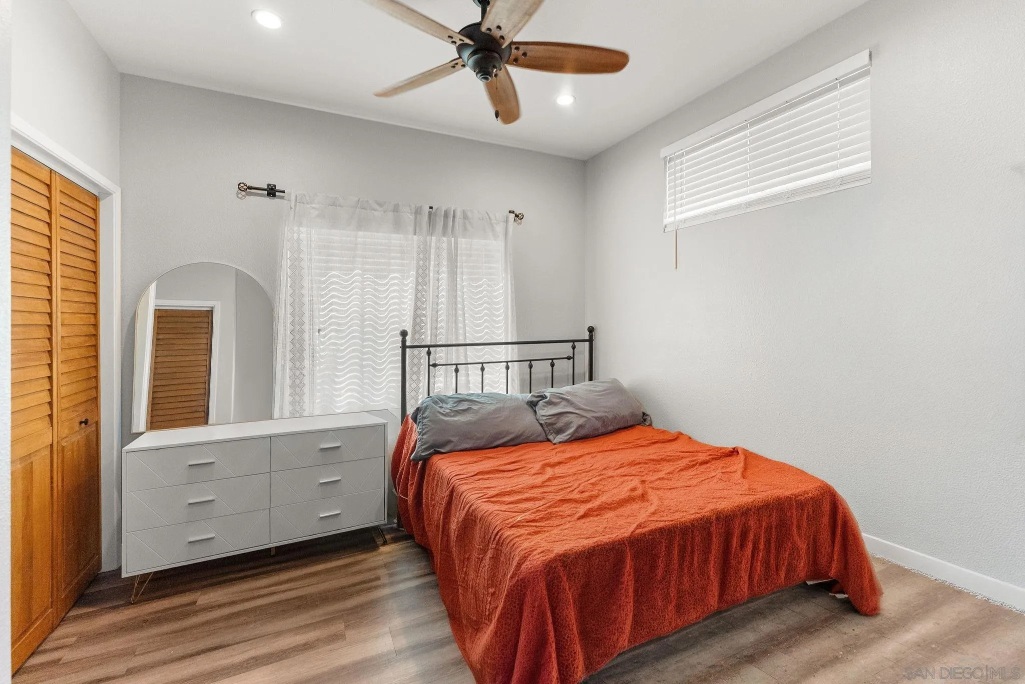 https://cdn.realtyfeed.com/cdn/127/260023415/bcc2f8760e88300da833164f7fbea172.webp