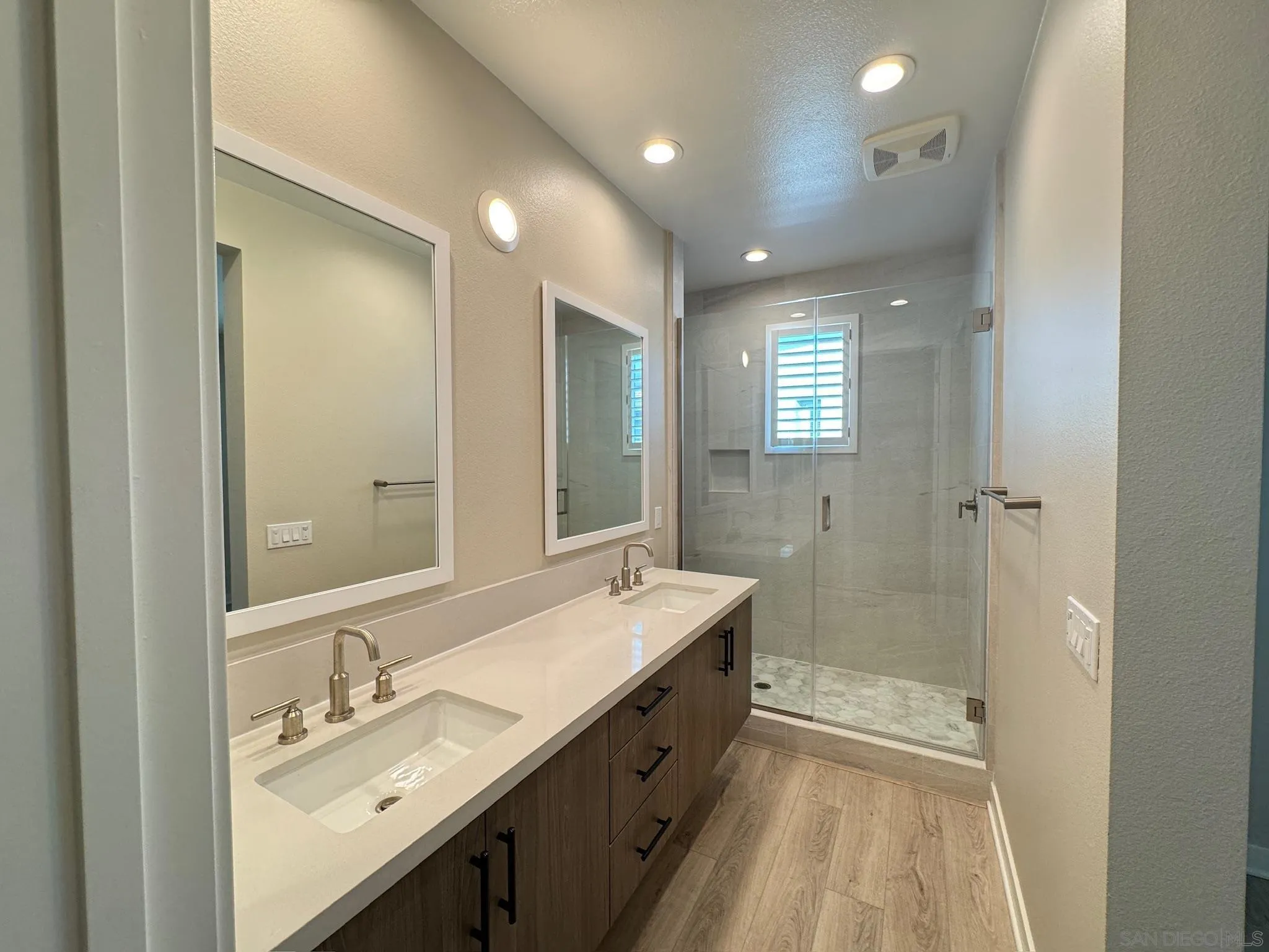 https://cdn.realtyfeed.com/cdn/127/260023423/1b7ba4c1f0afb28ff6b96fc29f8c7d3c.webp