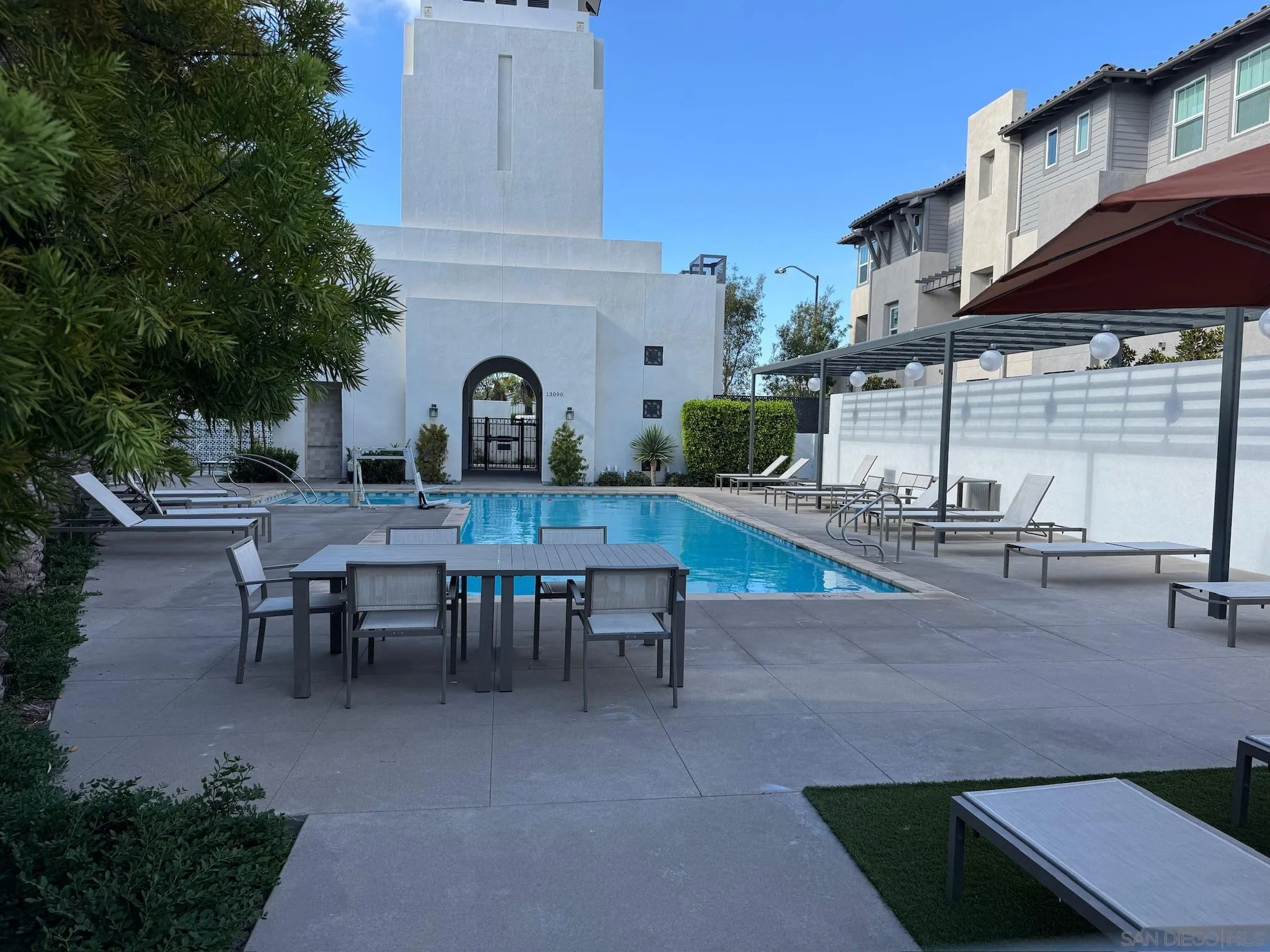 https://cdn.realtyfeed.com/cdn/127/260023423/410bb26c3e3b1ae9face79209fe5960b.webp