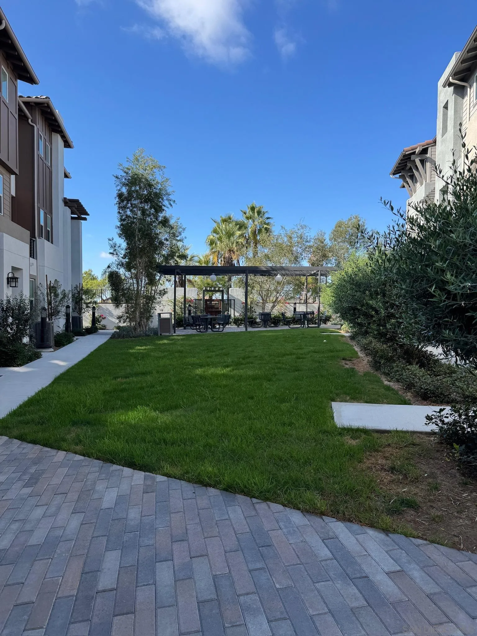 https://cdn.realtyfeed.com/cdn/127/260023423/63edac39bc19ff463f7eca6be8a49bef.webp