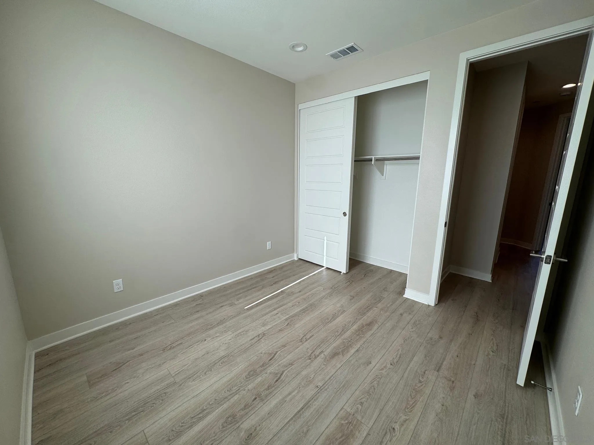 https://cdn.realtyfeed.com/cdn/127/260023423/e66d409273a6a4f4b63798e7d9042934.webp