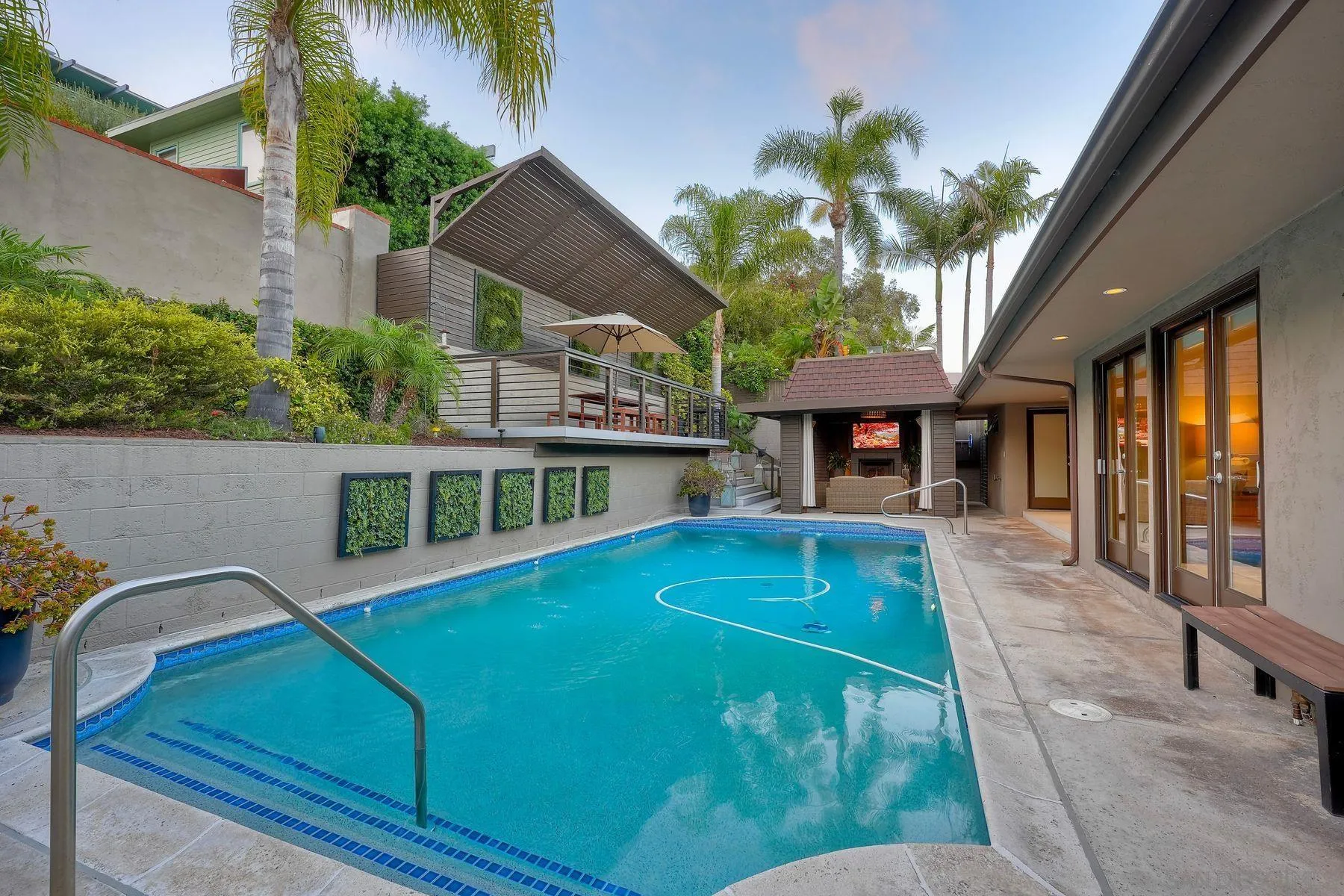 https://cdn.realtyfeed.com/cdn/127/260023424/093907b5d9571d4bb92854f2257e82b1.webp