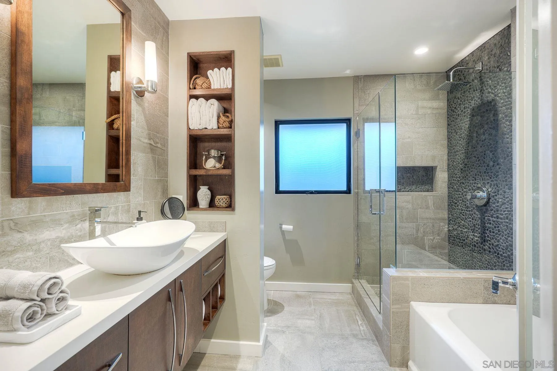 https://cdn.realtyfeed.com/cdn/127/260023424/1e1310f056b8365511ca629ba2a7de96.webp