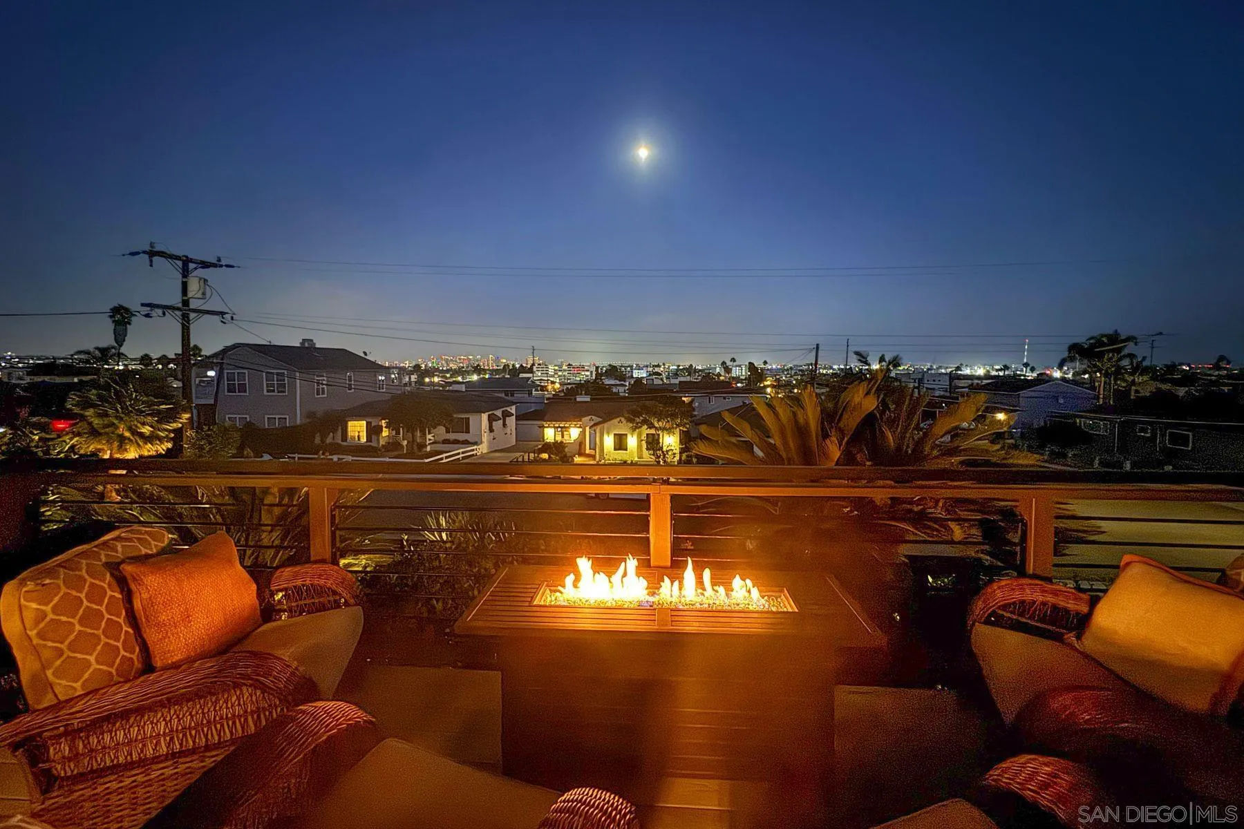 https://cdn.realtyfeed.com/cdn/127/260023424/2ec53f07d38bcf017d0d912c2954523d.webp