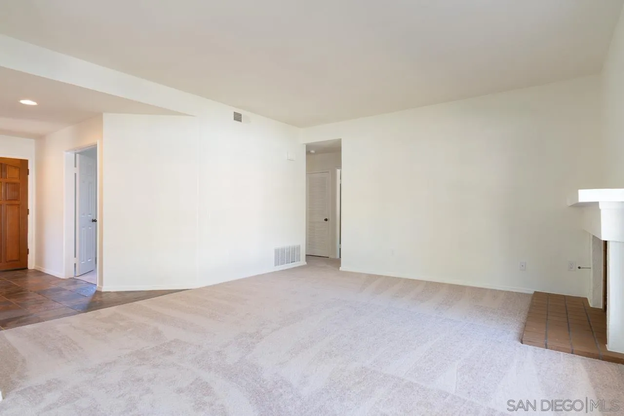 https://cdn.realtyfeed.com/cdn/127/260023426/1358a31a4174bedbc4a901216a8b3c9d.webp