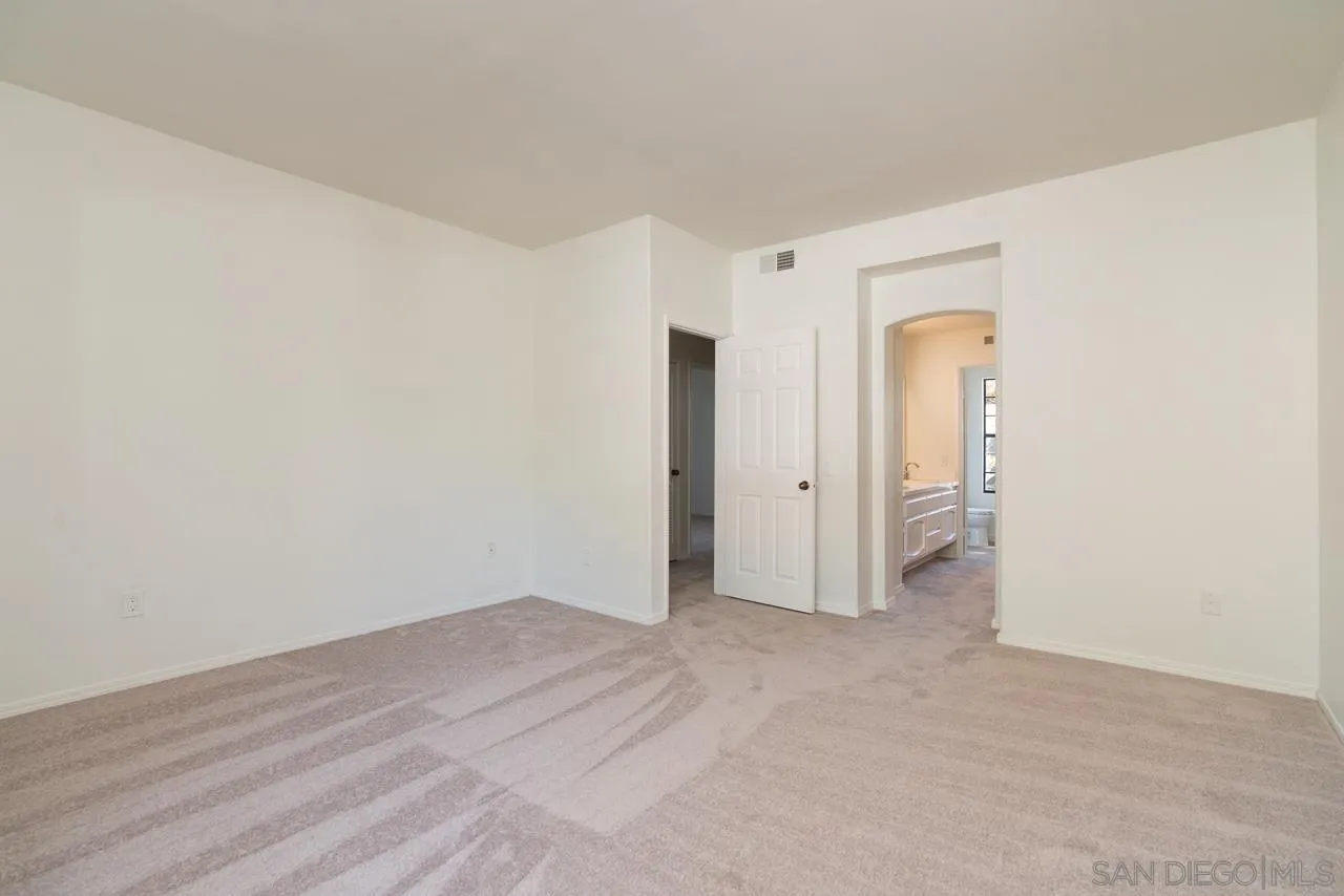 https://cdn.realtyfeed.com/cdn/127/260023426/1f0c991cef1fda0dcf4a351c79550e95.webp