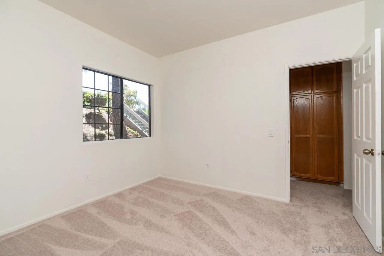 https://cdn.realtyfeed.com/cdn/127/260023426/1f3042459041ffbbe435aa7605135bc8.webp