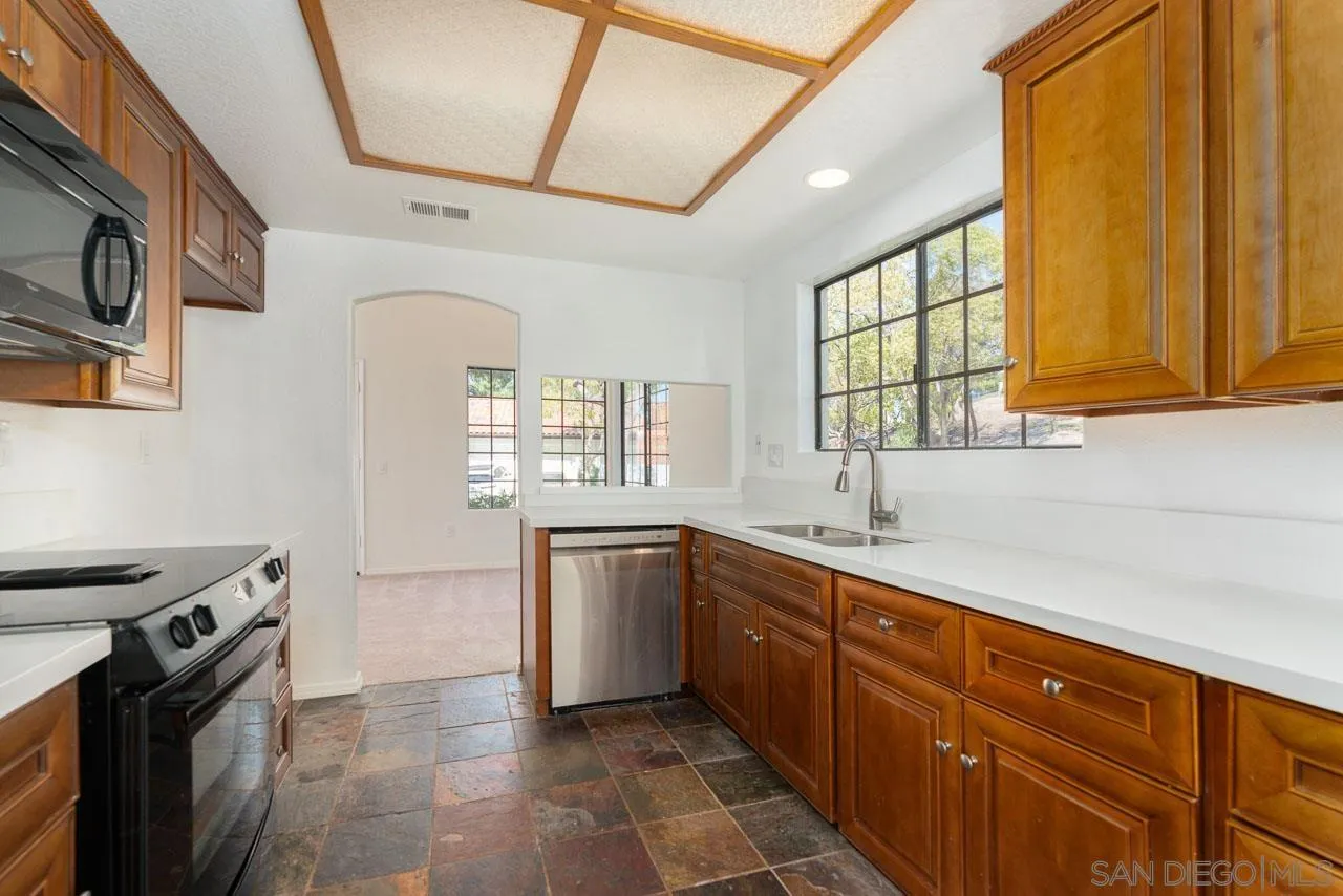 https://cdn.realtyfeed.com/cdn/127/260023426/4c5b02d2940e1f11f3f45adbb08f785e.webp