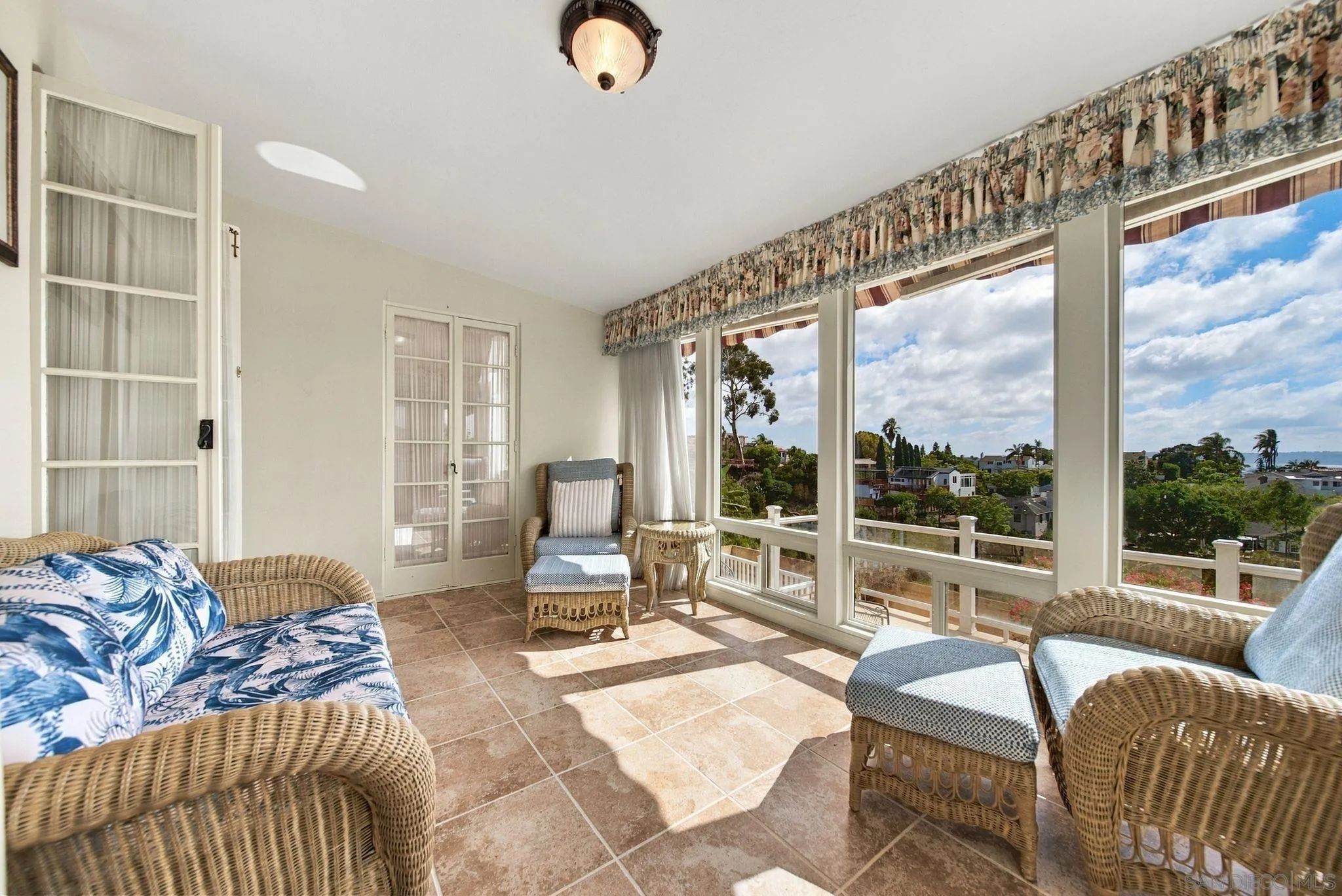 https://cdn.realtyfeed.com/cdn/127/260023429/0a5e50208566447a542b5f93bc22c6c2.webp