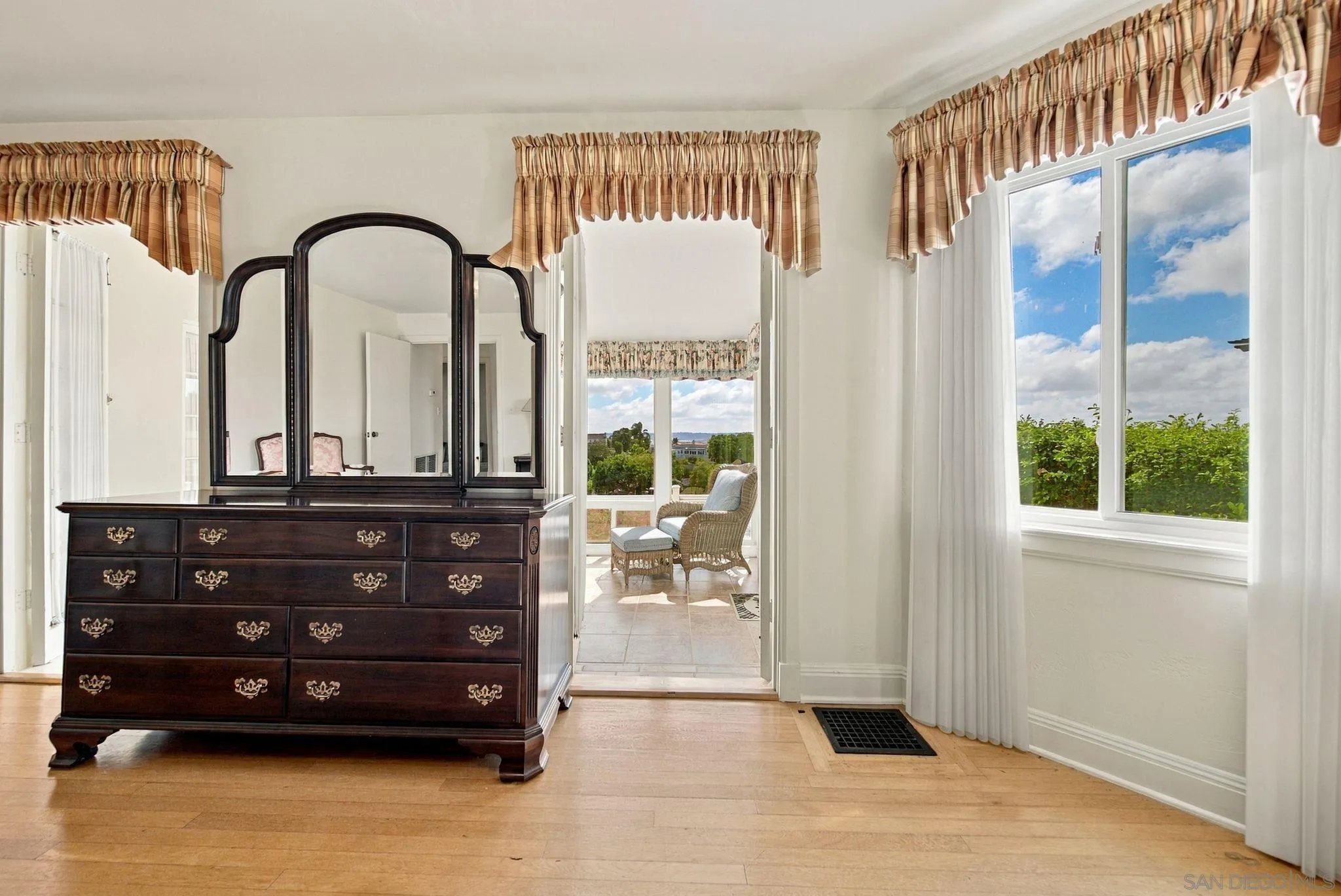 https://cdn.realtyfeed.com/cdn/127/260023429/39d72d40543f047724a81b0c1adae57f.webp