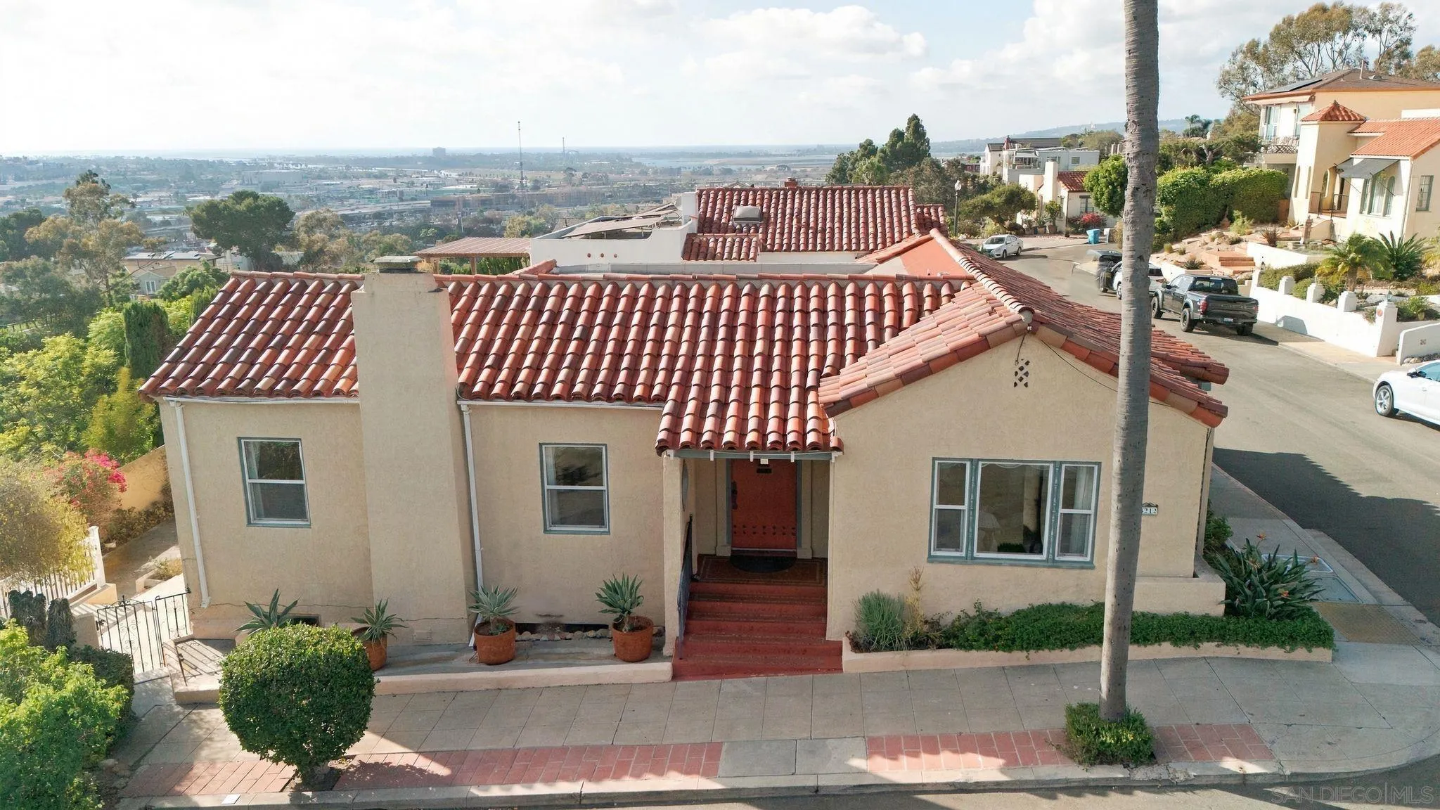 https://cdn.realtyfeed.com/cdn/127/260023429/467cb27ad0254121a5703154813e1824.webp