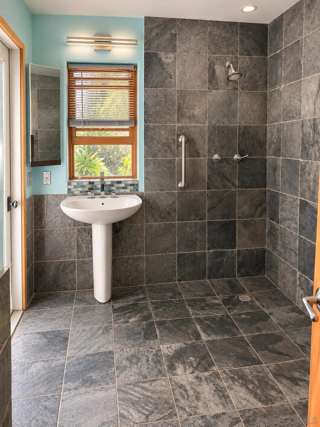 https://cdn.realtyfeed.com/cdn/127/260023430/01bcb431110bc10682af5d9a2c530b42.webp