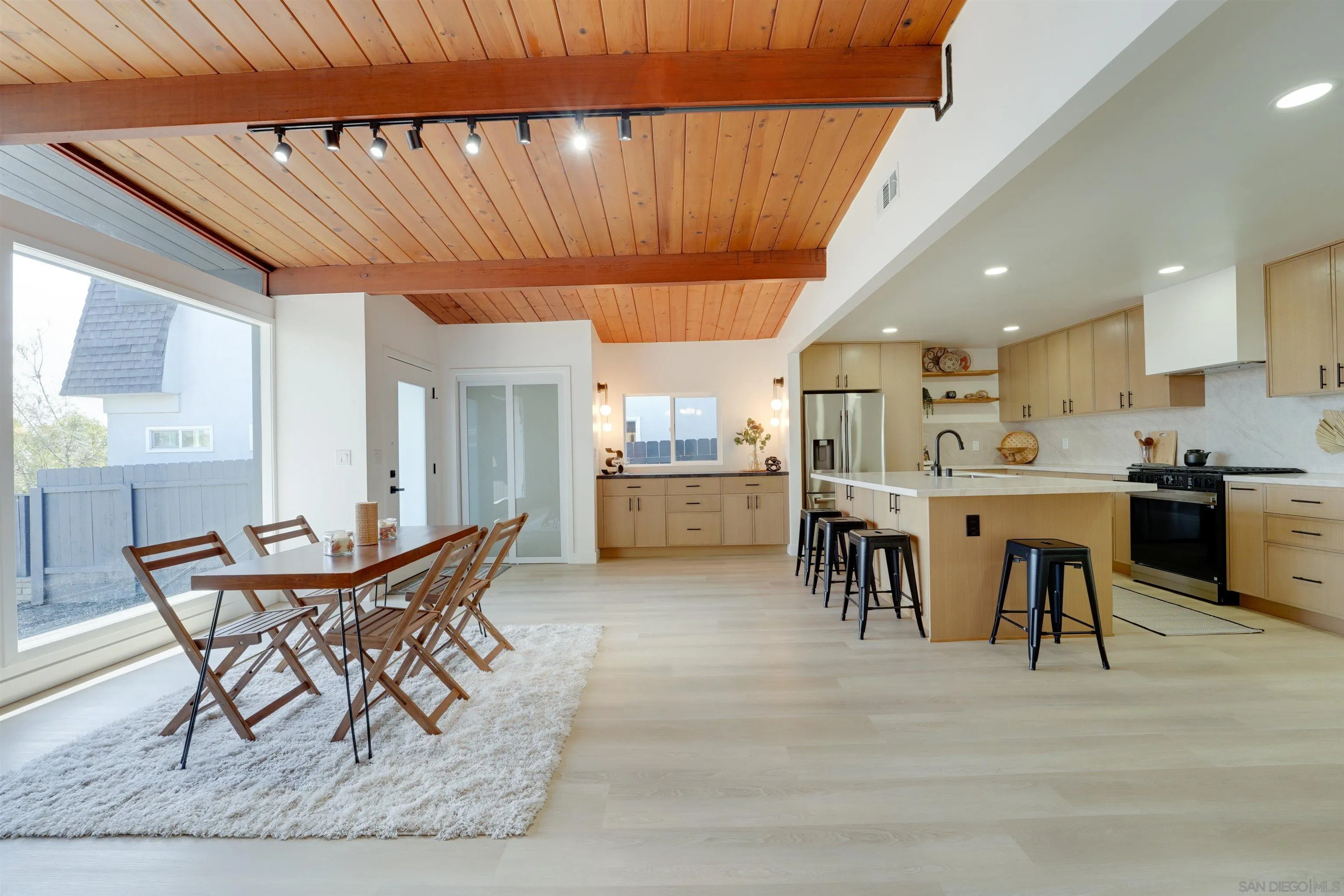 https://cdn.realtyfeed.com/cdn/127/260023431/11c8d2ae2d90bda7790f42668a5a3a19.webp