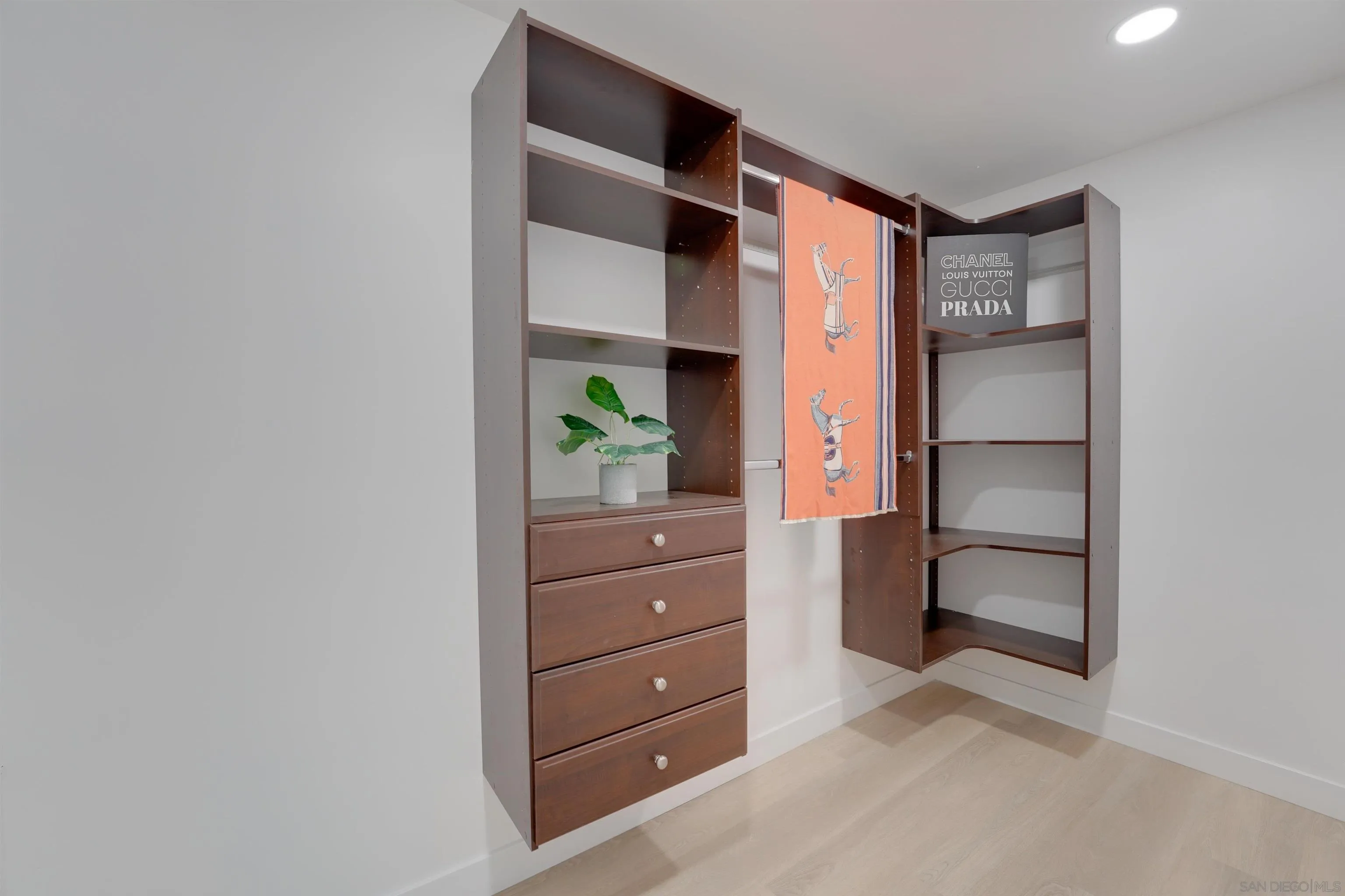 https://cdn.realtyfeed.com/cdn/127/260023431/2a099e2297d6de8331b43329ae4f3186.webp