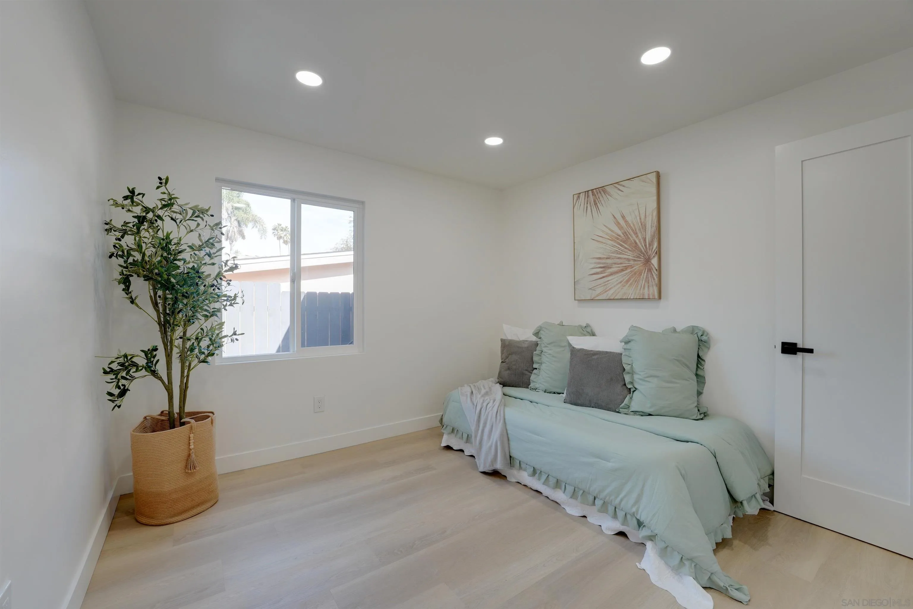 https://cdn.realtyfeed.com/cdn/127/260023431/2d6173b0b04f7211d759e8ebc0163d09.webp