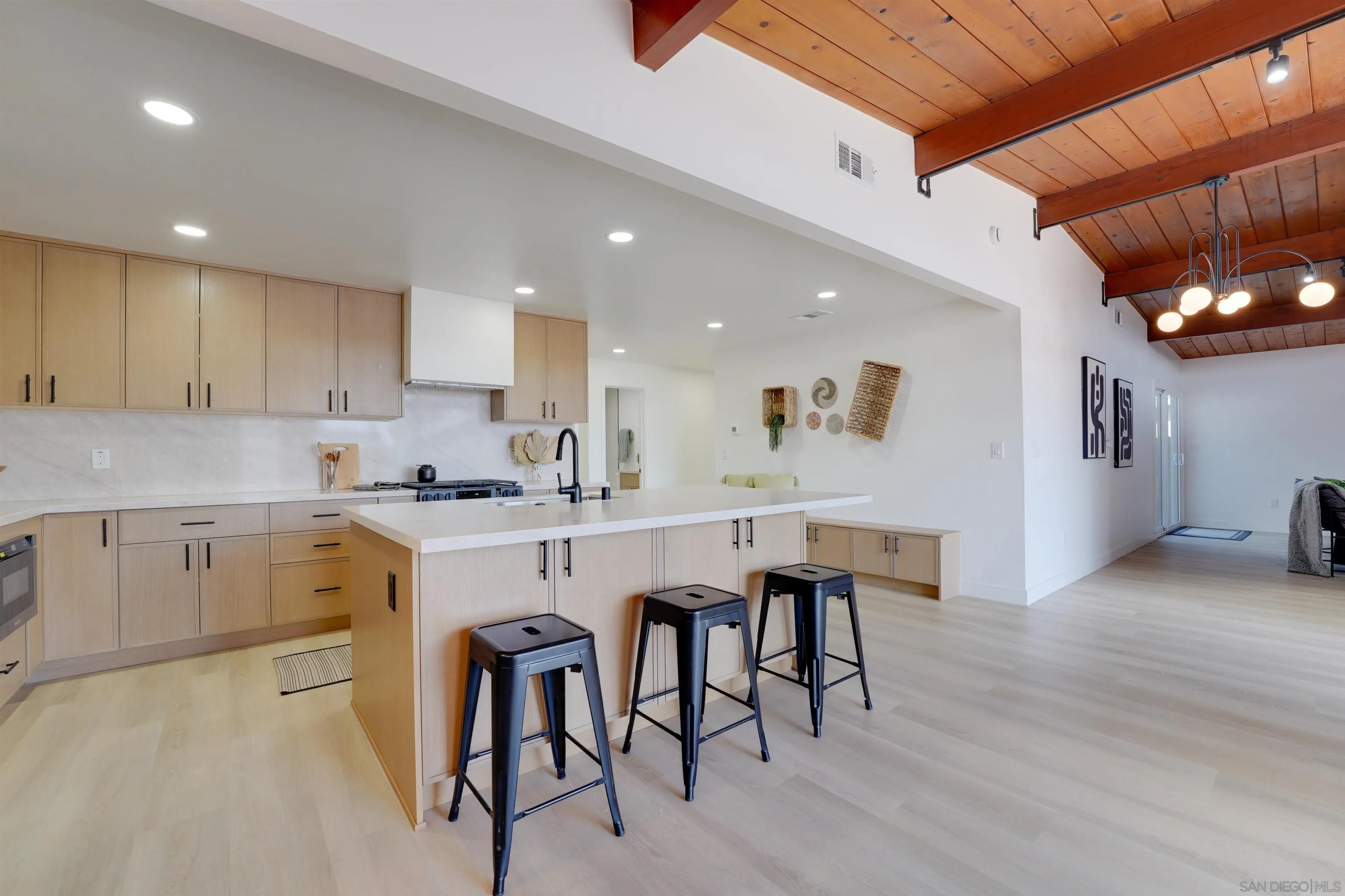 https://cdn.realtyfeed.com/cdn/127/260023431/3aba2380c5225445926e6dcbbd673fbc.webp