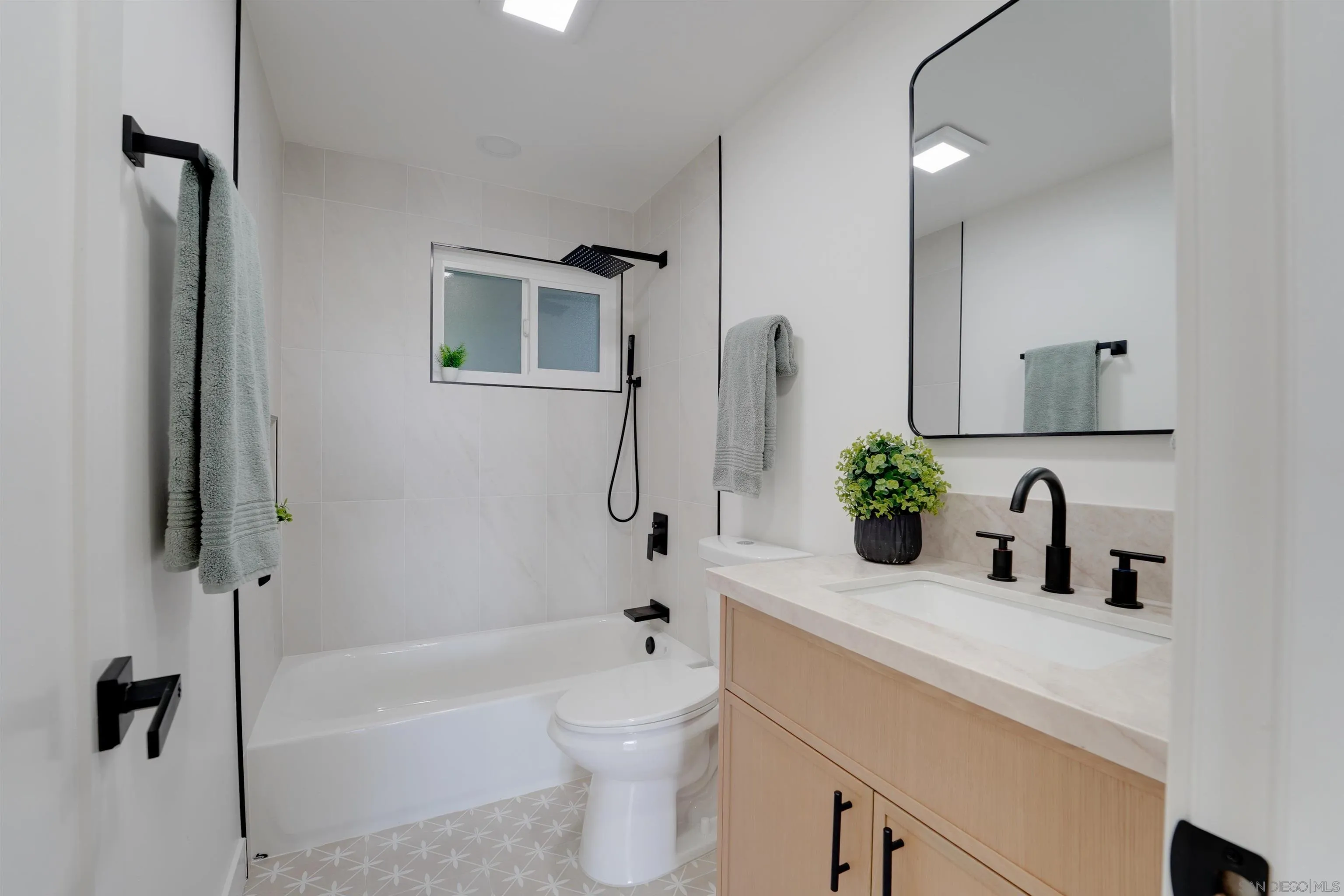 https://cdn.realtyfeed.com/cdn/127/260023431/645ef8084b1b88125aa4e09ae51b8e34.webp
