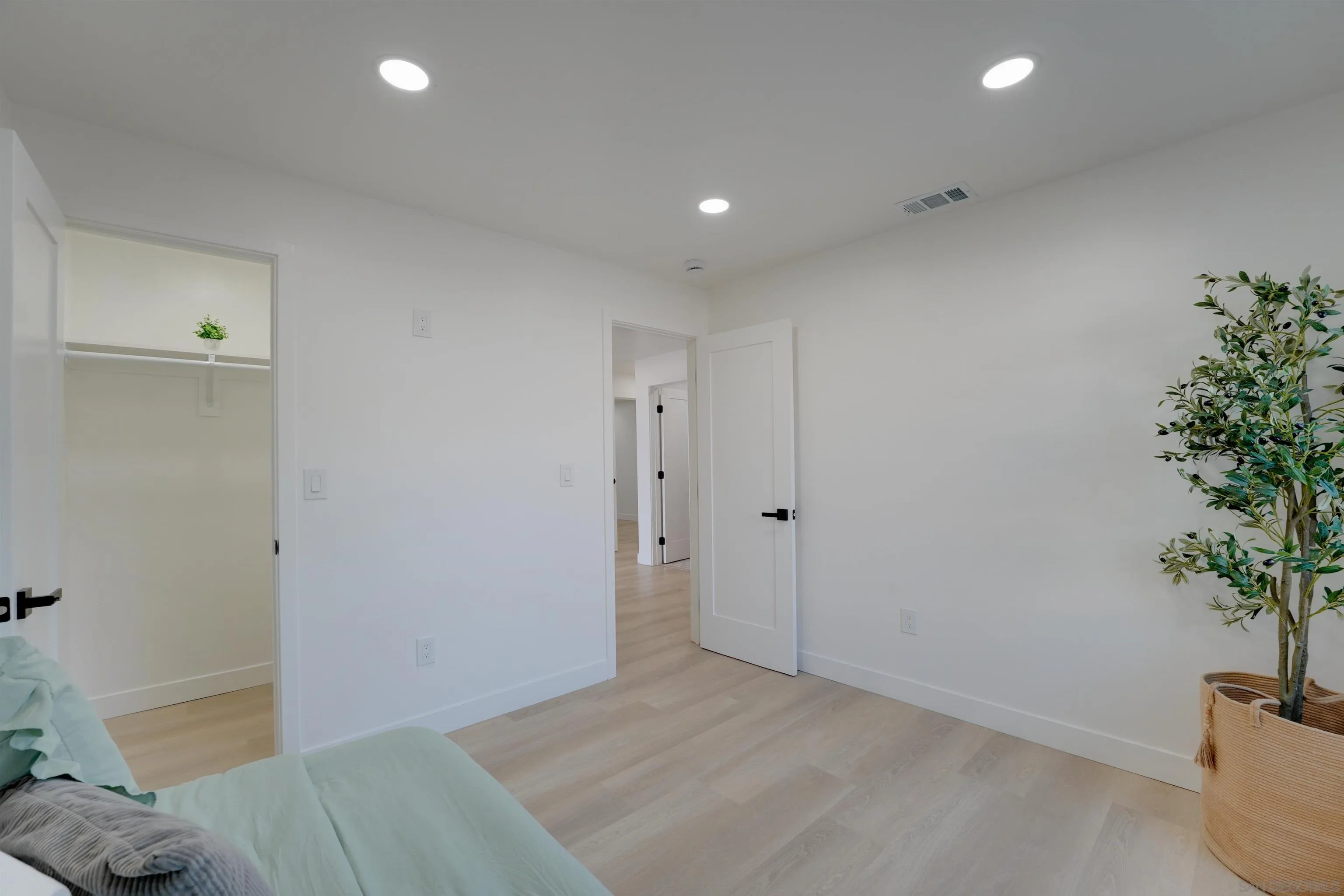 https://cdn.realtyfeed.com/cdn/127/260023431/6d1ac0fd80f9f47aee00be52af1ae114.webp