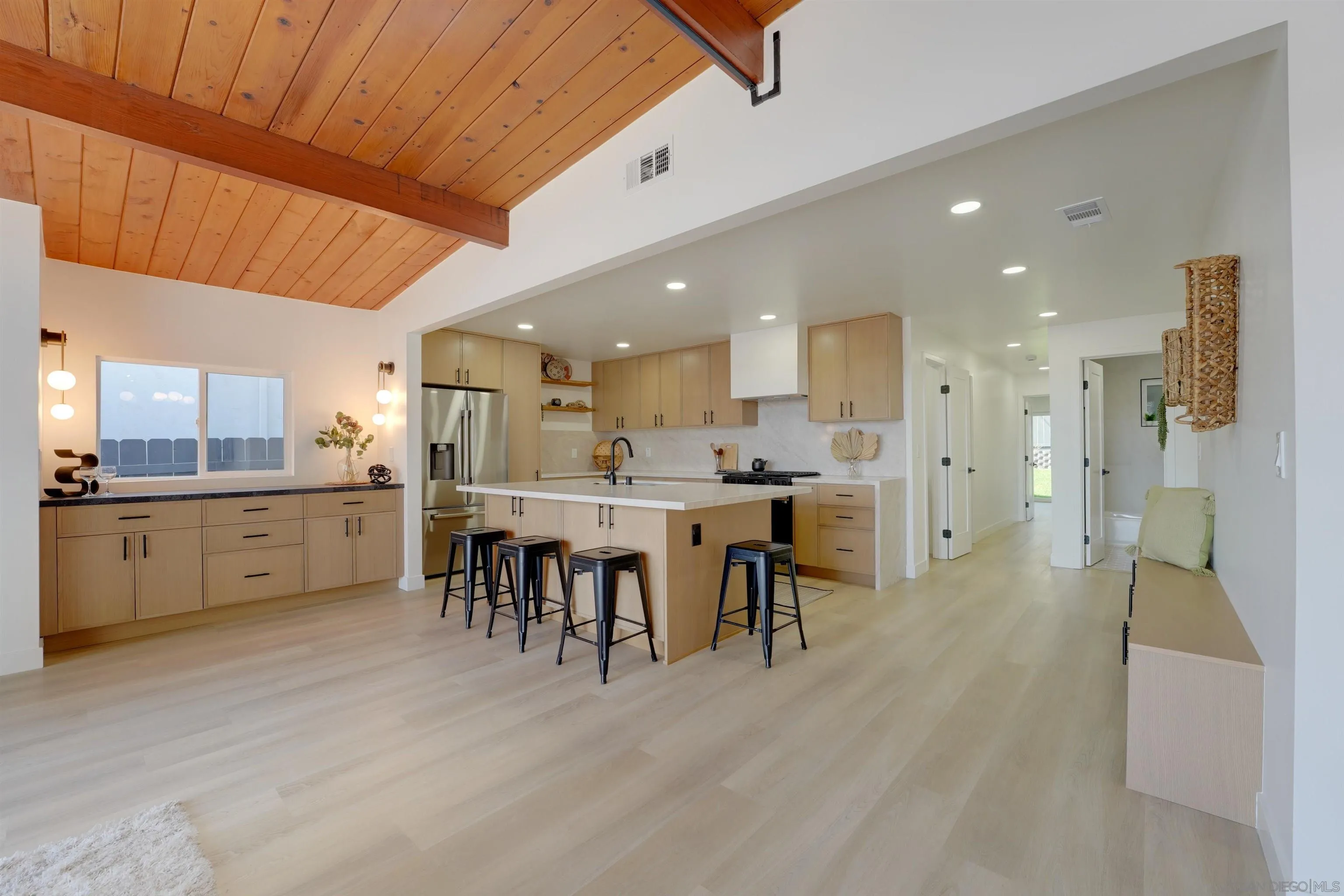 https://cdn.realtyfeed.com/cdn/127/260023431/8c6d4d06e2ed749e387d465f40248e12.webp