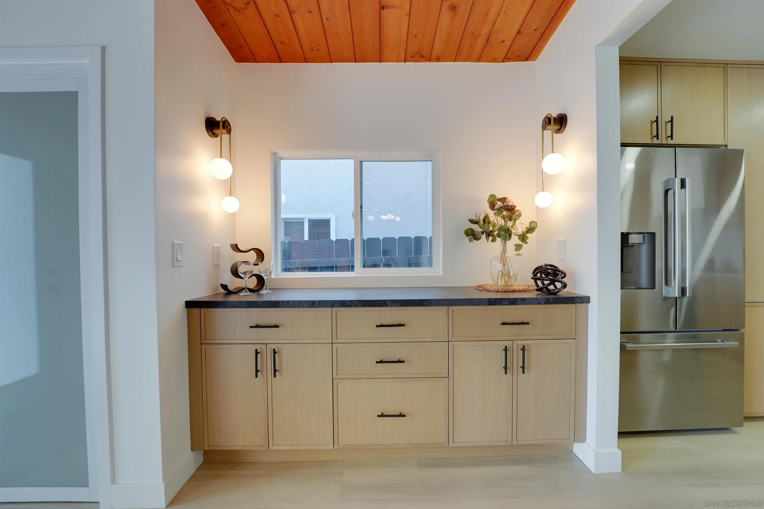 https://cdn.realtyfeed.com/cdn/127/260023431/989357dbdc68941e7f4d73a19e625ebc.webp