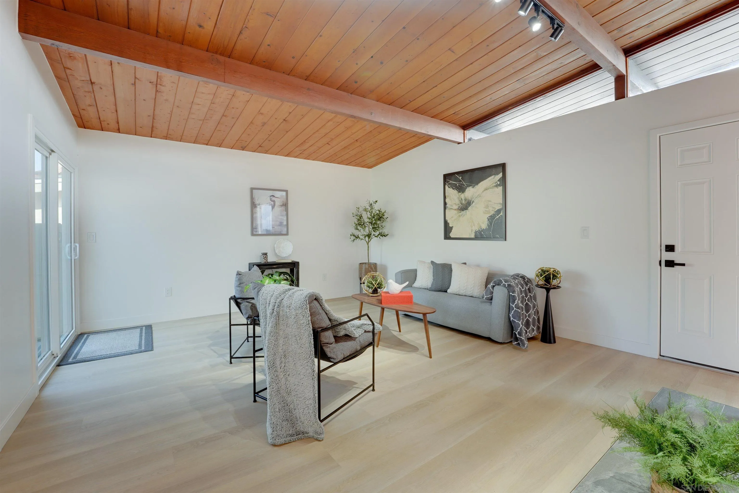 https://cdn.realtyfeed.com/cdn/127/260023431/d4a8a1bbe4cc511831e68caeb872ff72.webp
