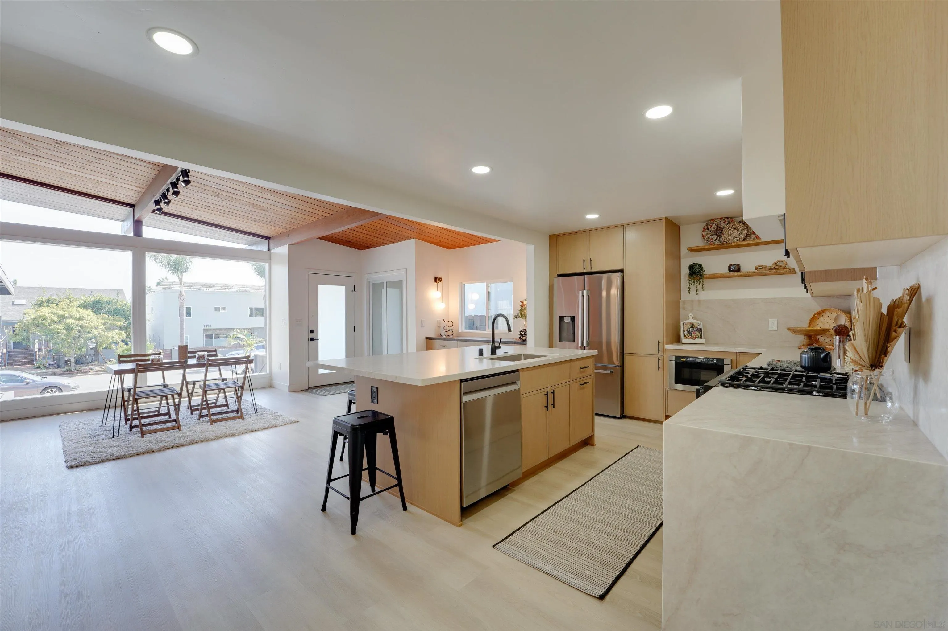 https://cdn.realtyfeed.com/cdn/127/260023431/d532e15d7c69d3a269ad63c3b47f90ec.webp