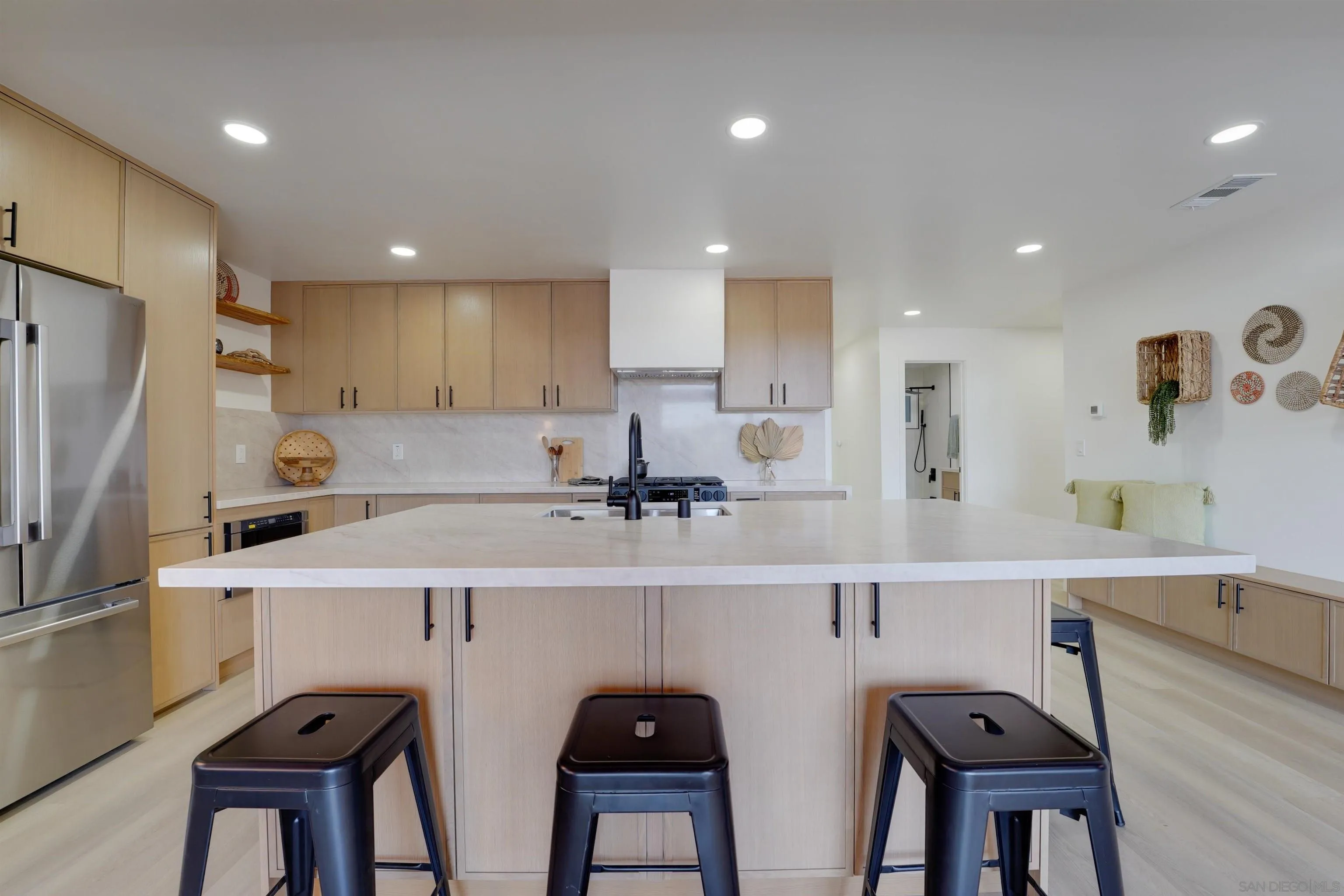 https://cdn.realtyfeed.com/cdn/127/260023431/ea363fb6bb9a89253342f83c18a67ffa.webp