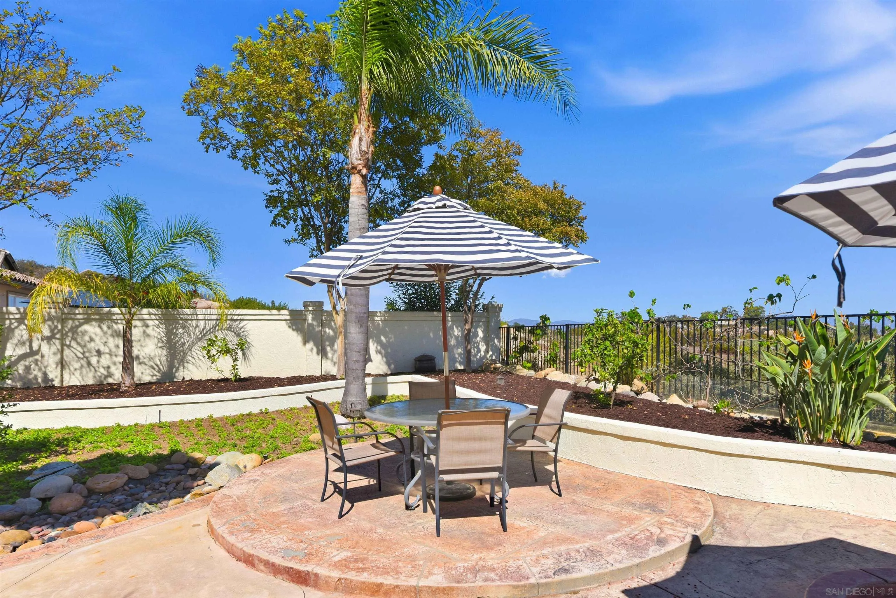 https://cdn.realtyfeed.com/cdn/127/260023436/8b3c0dc921c3bddf570e3cac471e40e0.webp