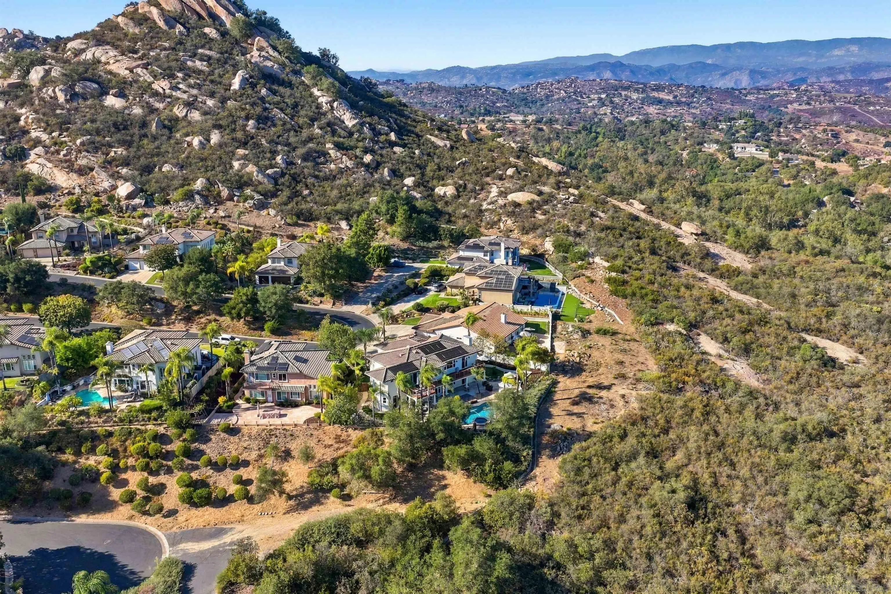https://cdn.realtyfeed.com/cdn/127/260023436/b098c2a3023f7a27a6d8d6e3fcc944ea.webp
