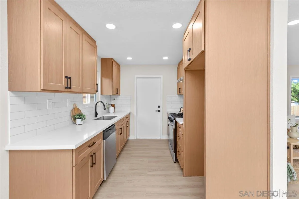 https://cdn.realtyfeed.com/cdn/127/260023437/235e275c2a15a4818379e4b3ea50c824.webp