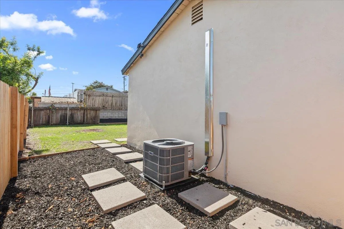 https://cdn.realtyfeed.com/cdn/127/260023437/2fa61a2535d7d896bb91fbb4d617c794.webp