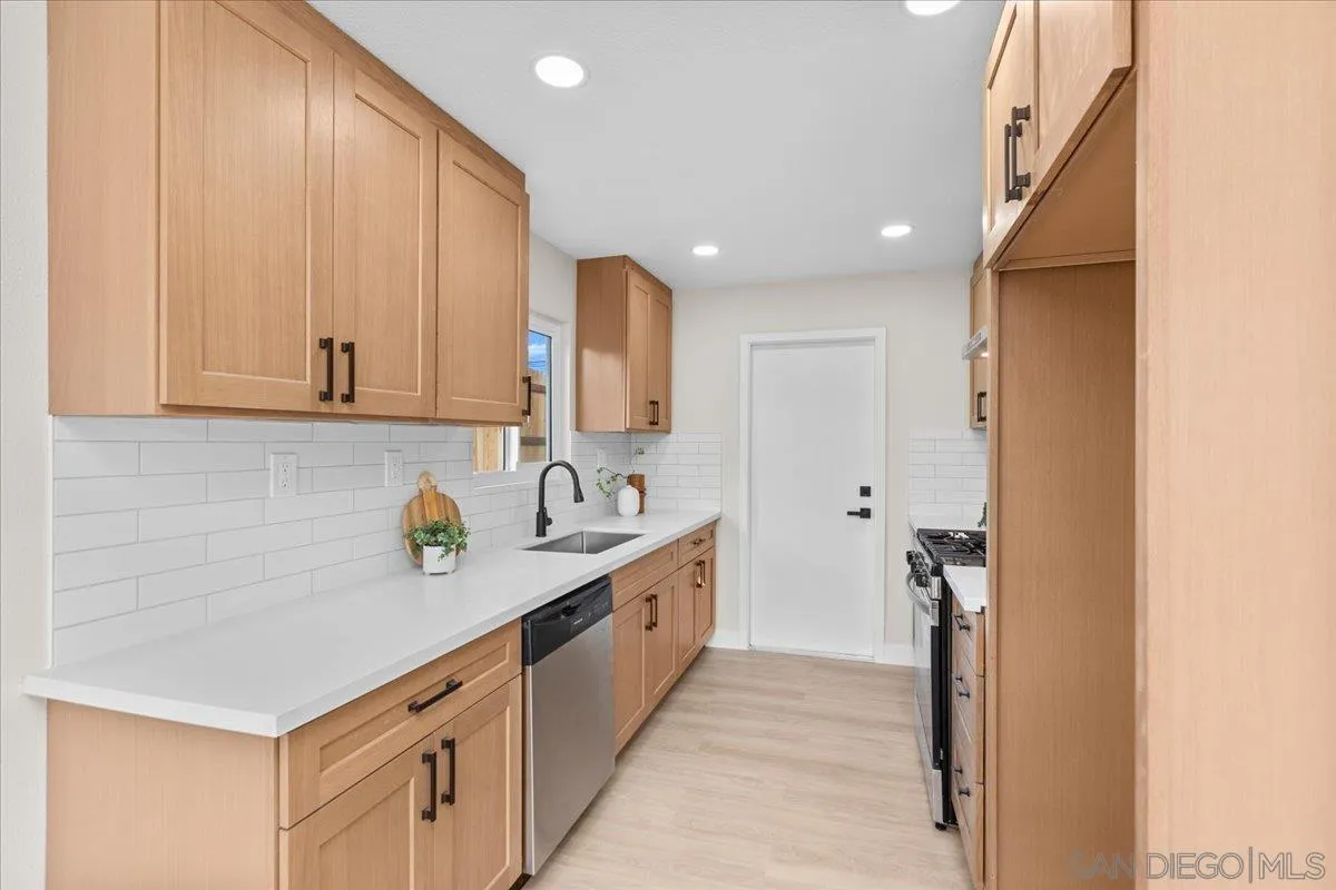 https://cdn.realtyfeed.com/cdn/127/260023437/c54901a45b98f9f8f197776bced2deb8.webp