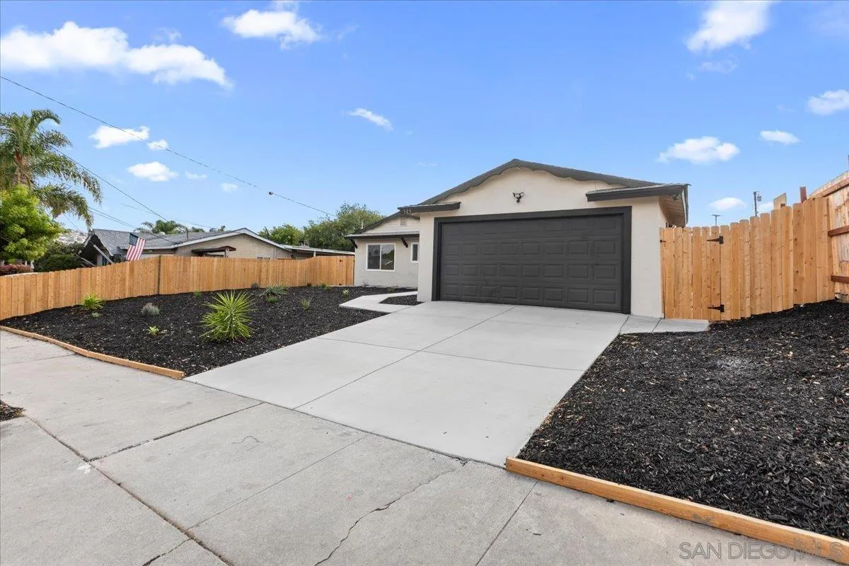 https://cdn.realtyfeed.com/cdn/127/260023437/ca7b2ad327c7ce3b53507ae6abbe2d4c.webp