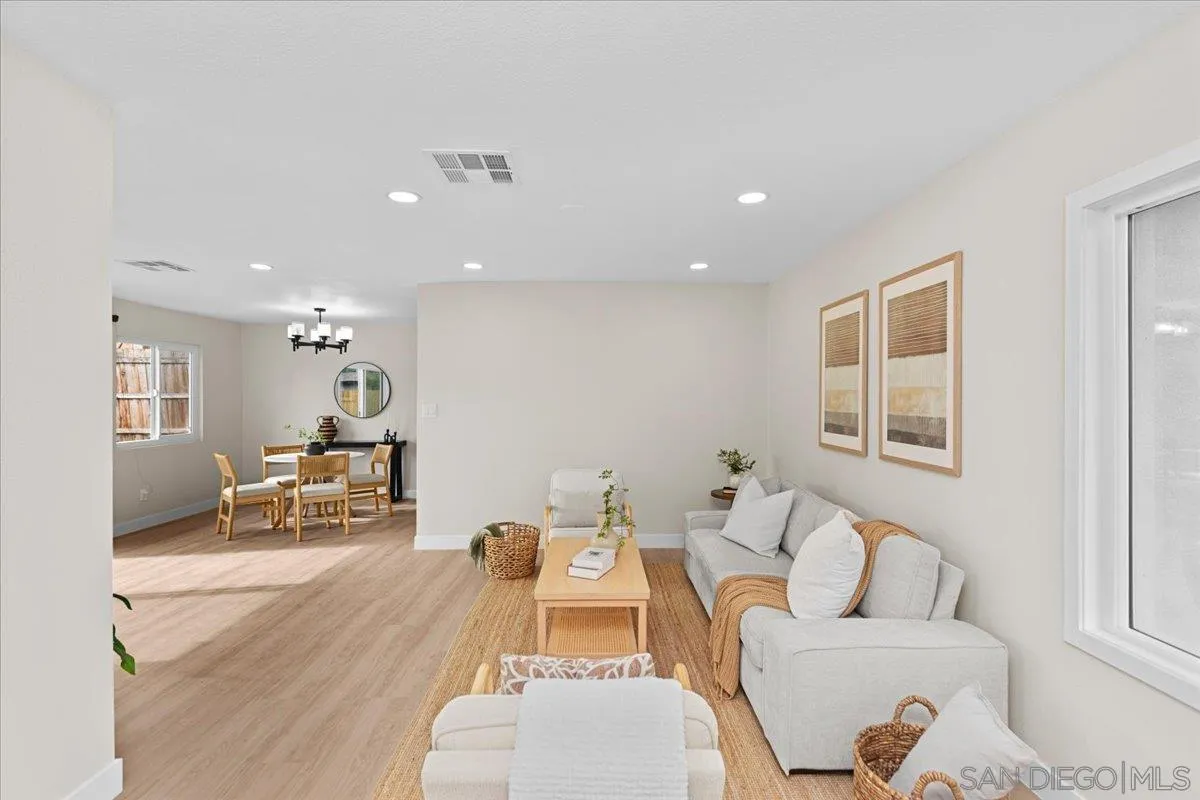 https://cdn.realtyfeed.com/cdn/127/260023437/cee2cd06bb019997fc1ccf6fed8af140.webp